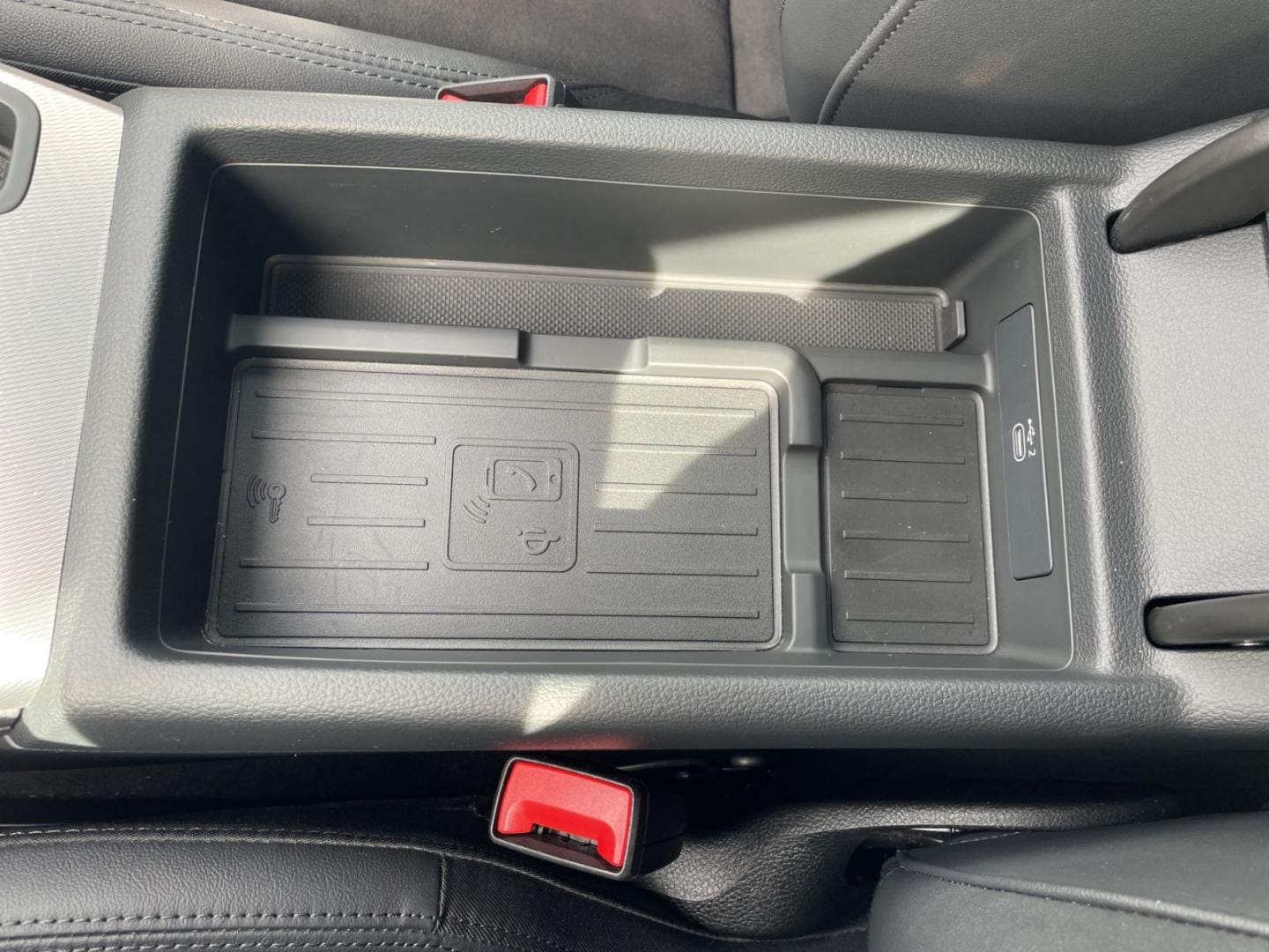 Bild über Audi A4 Avant S line 40 TFSI S tronic - für weitere Informationen kontaktieren Sie den Audi Partner