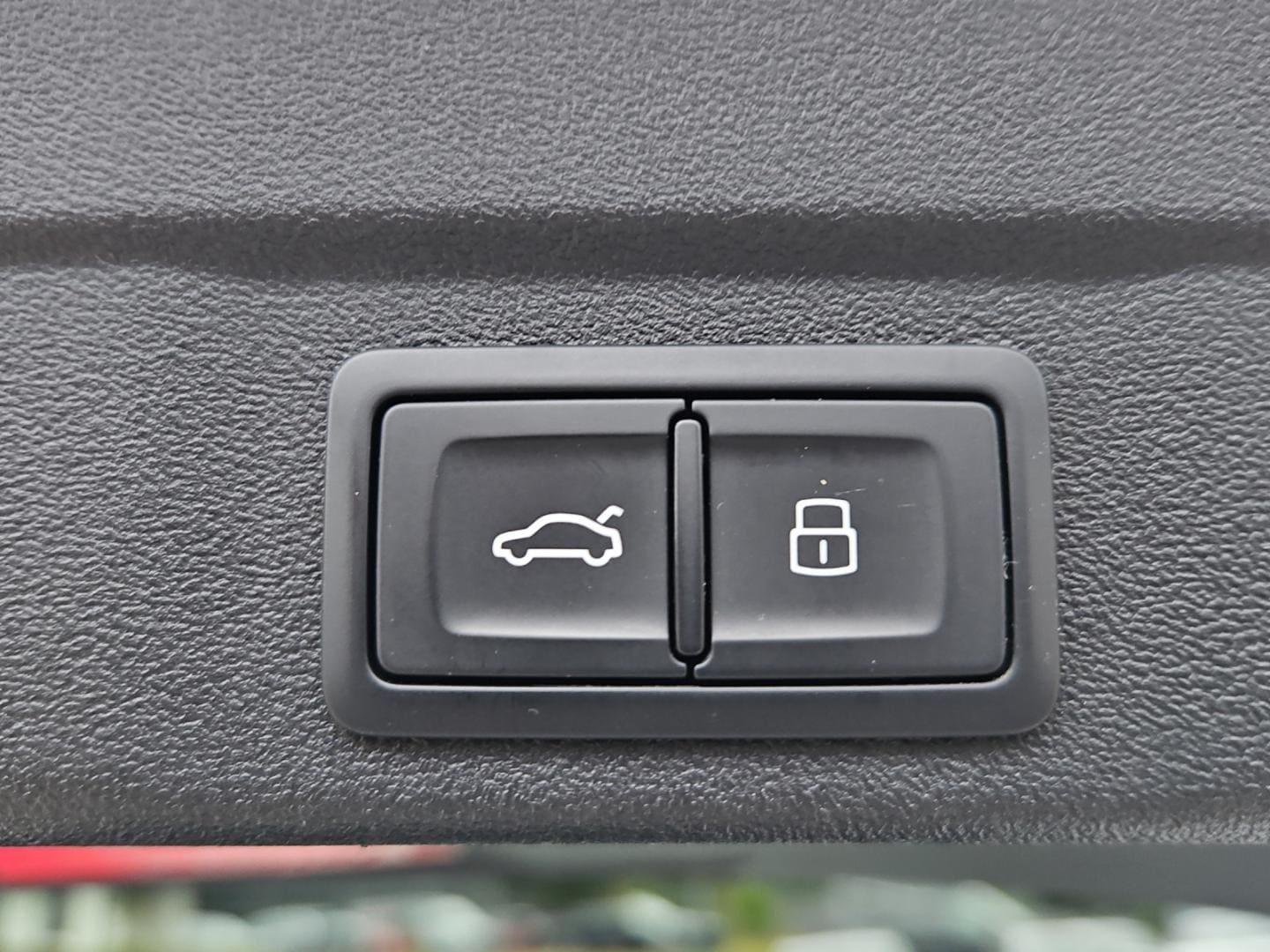 Bild über Audi A6 Avant TDI 150 kW S tronic - für weitere Informationen kontaktieren Sie den Audi Partner