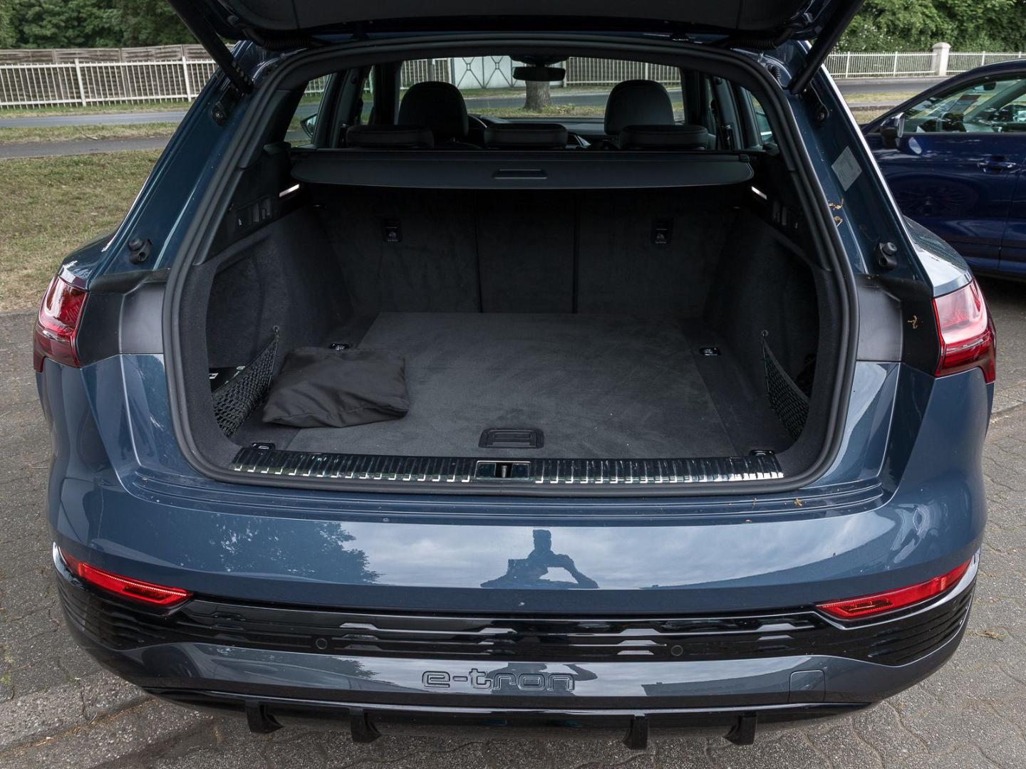 Image about Audi Q8 e-tron S line 55 e-tron quattro