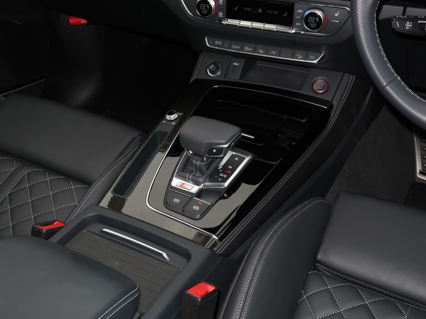 Audi SQ5 Sportback SQ5 Sportback TFSI 260(354) kW(PS) tiptronic for more details contact your dealer