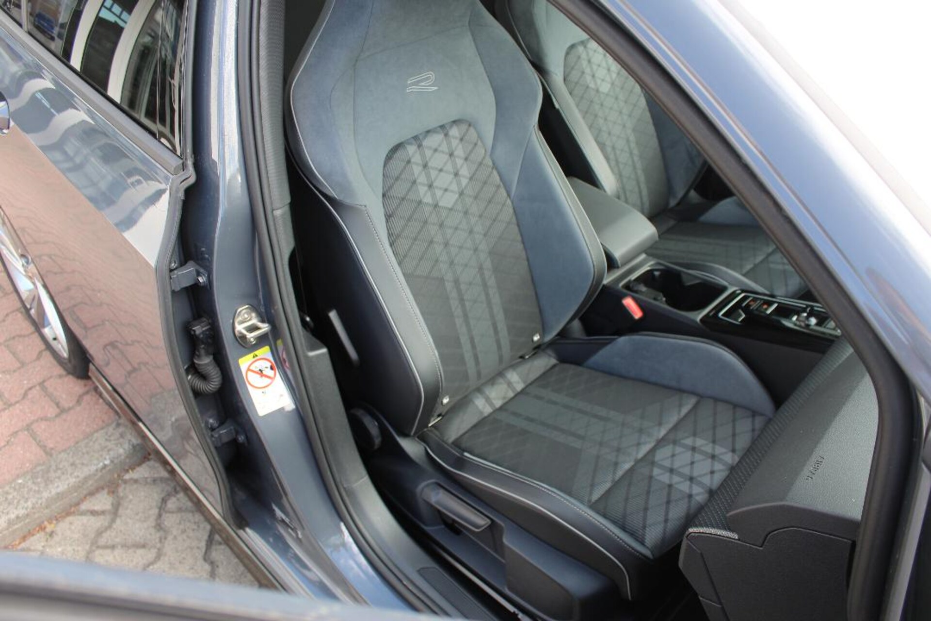 Volkswagen Golf R-Line