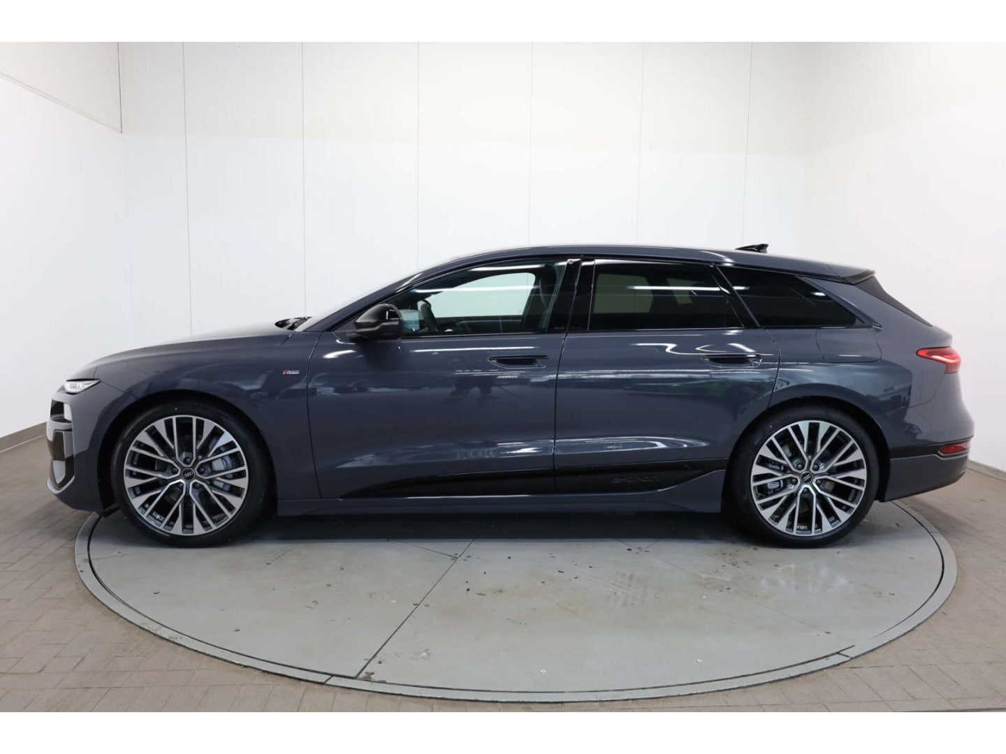 Bild über Audi A6 Avant e-tron S line business e-tron quattro 315 kW - für weitere Informationen kontaktieren Sie den Audi Partner