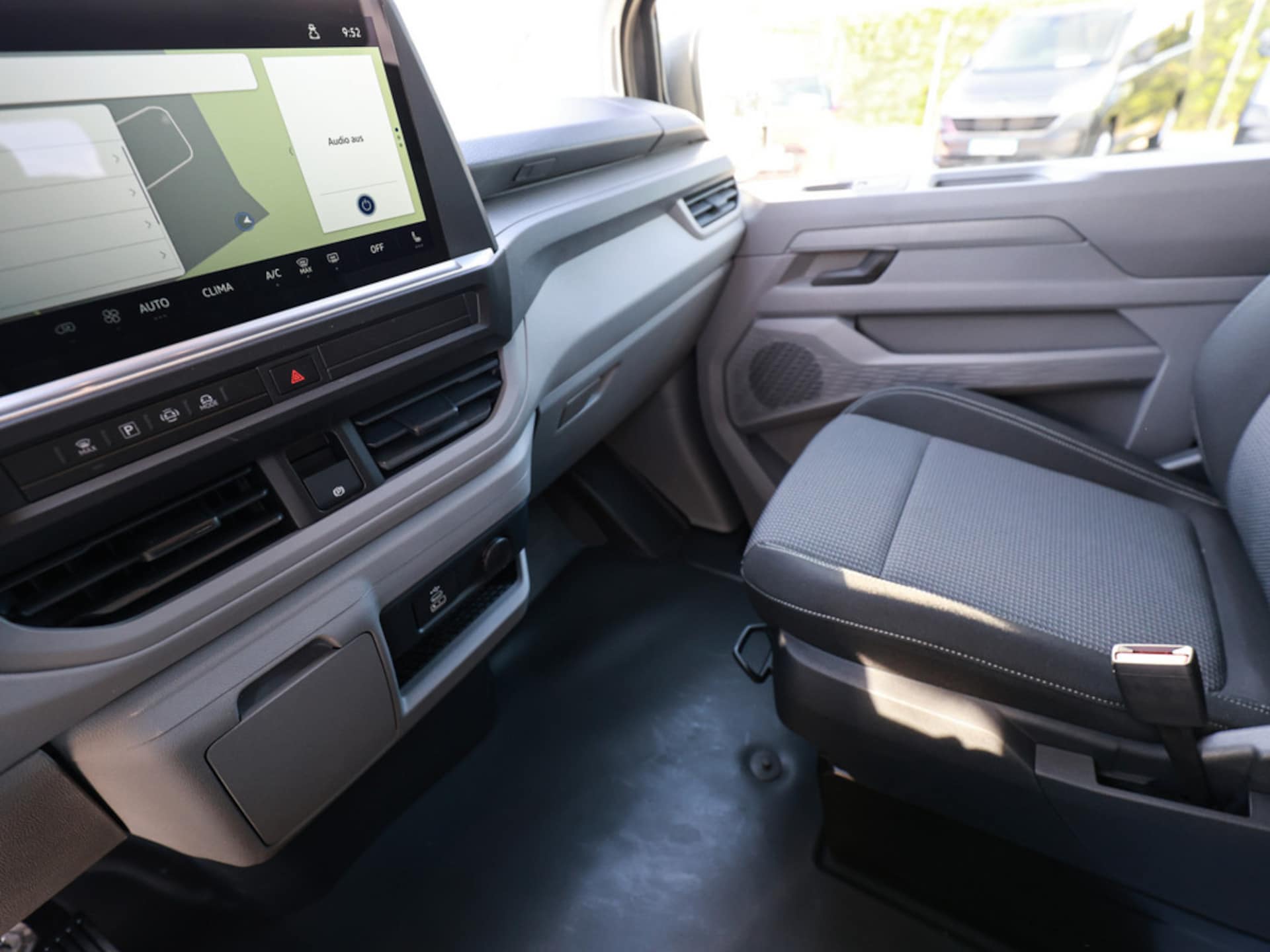 Volkswagen Caravelle langer Radstand Basis-Modell