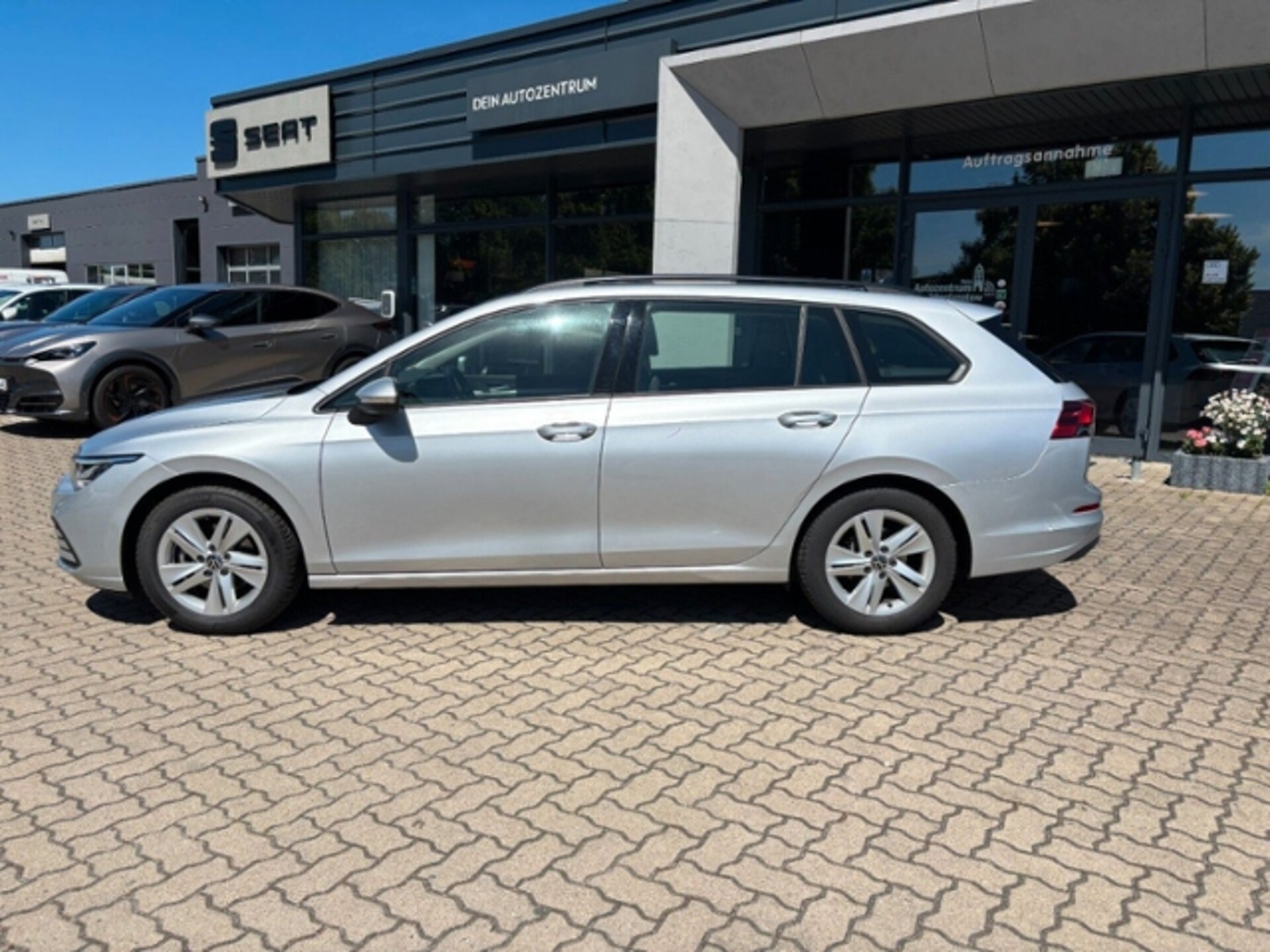 Volkswagen Golf Variant Life