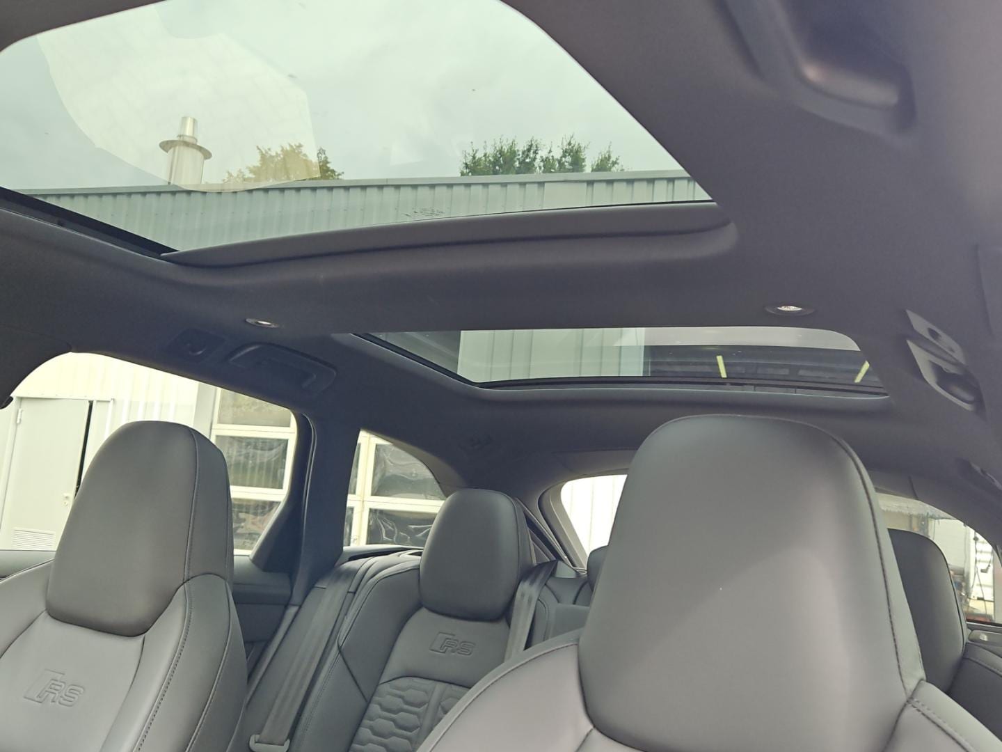 Bild über Audi RS 6 Avant TFSI quattro tiptronic - für weitere Informationen kontaktieren Sie den Audi Partner