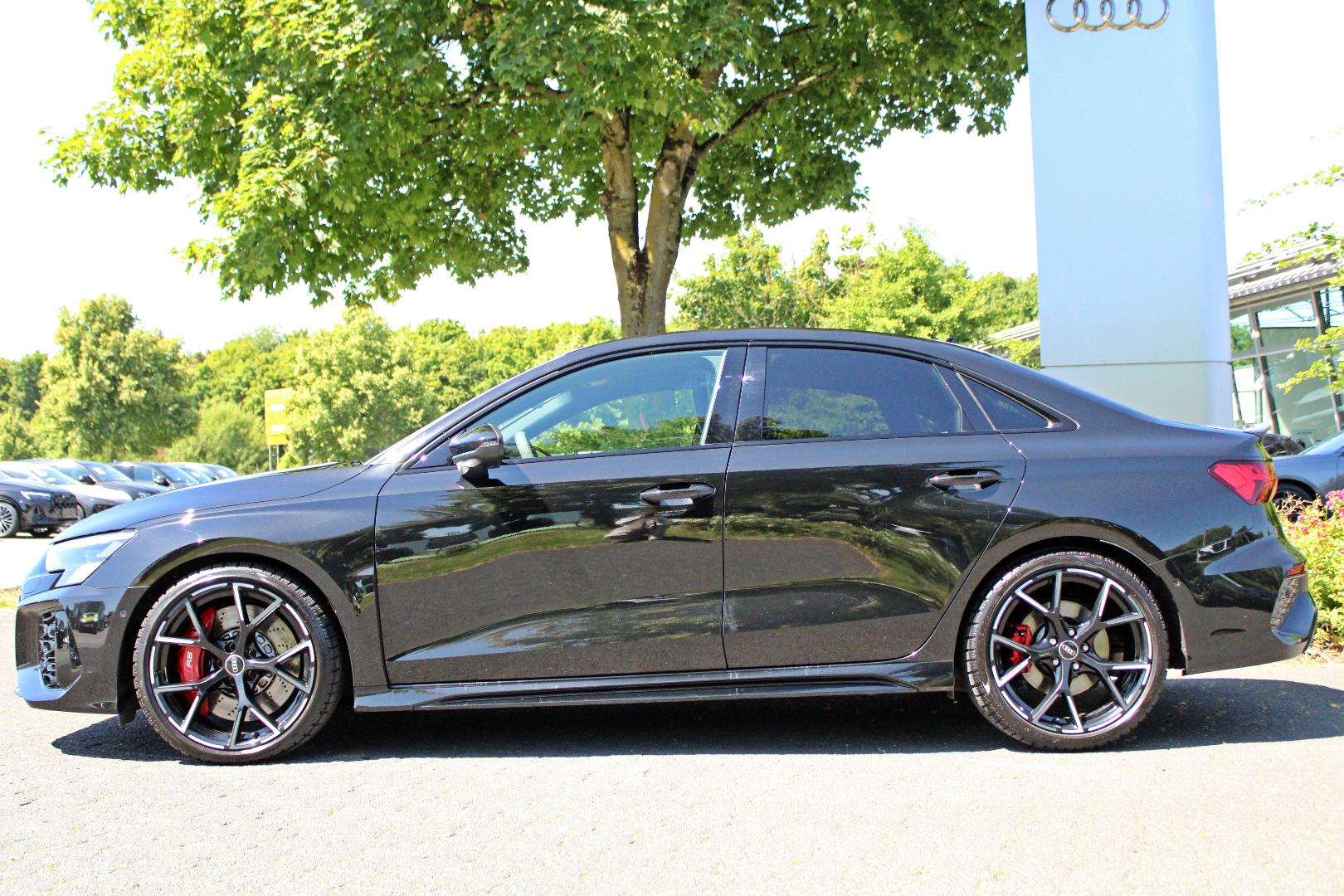 Image about Audi RS 3 Limousine TFSI quattro S tronic