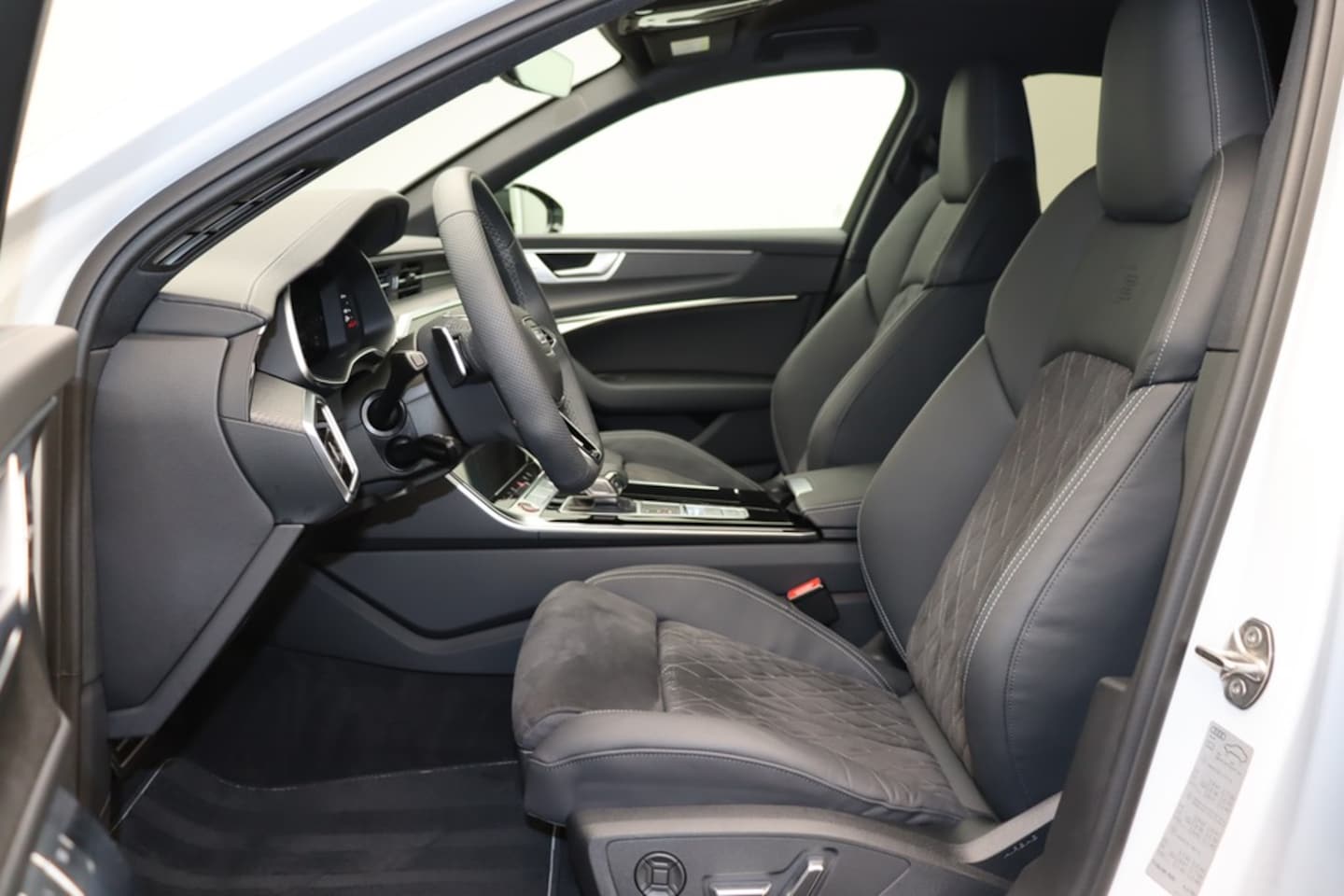 Bild über Audi S6 Limousine TDI quattro tiptronic - für weitere Informationen kontaktieren Sie den Audi Partner