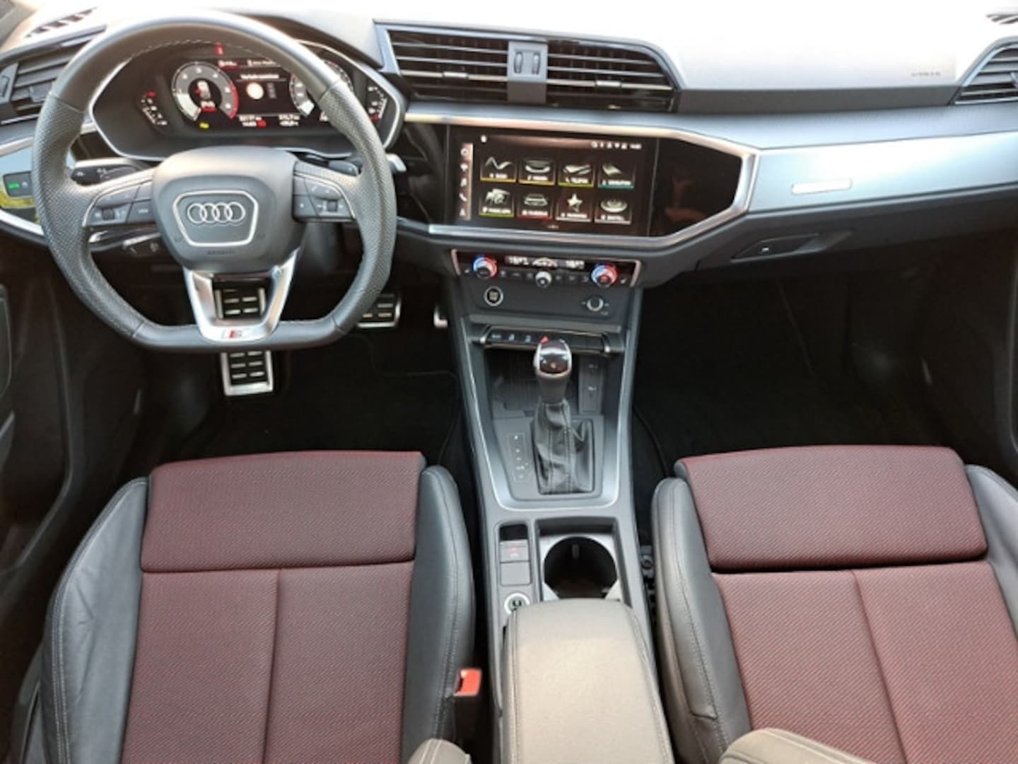 Bild über Audi Q3 Sportback S line 40 TDI quattro S tronic - für weitere Informationen kontaktieren Sie den Audi Partner