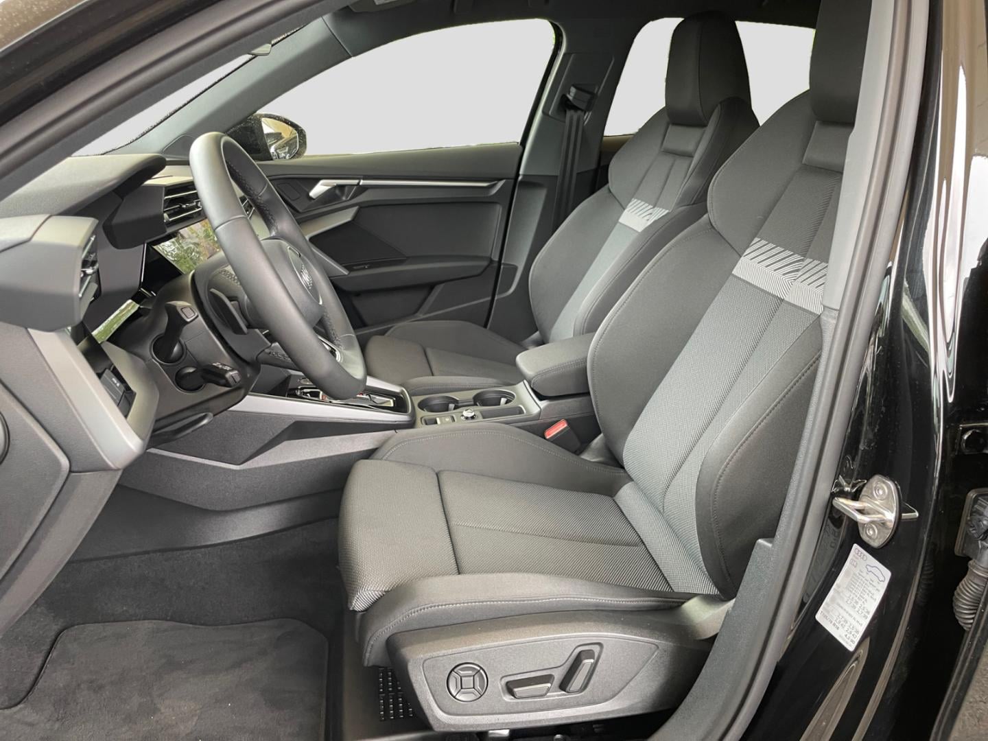 Bild über Audi A3 Sportback S line 35 TFSI S tronic - für weitere Informationen kontaktieren Sie den Audi Partner
