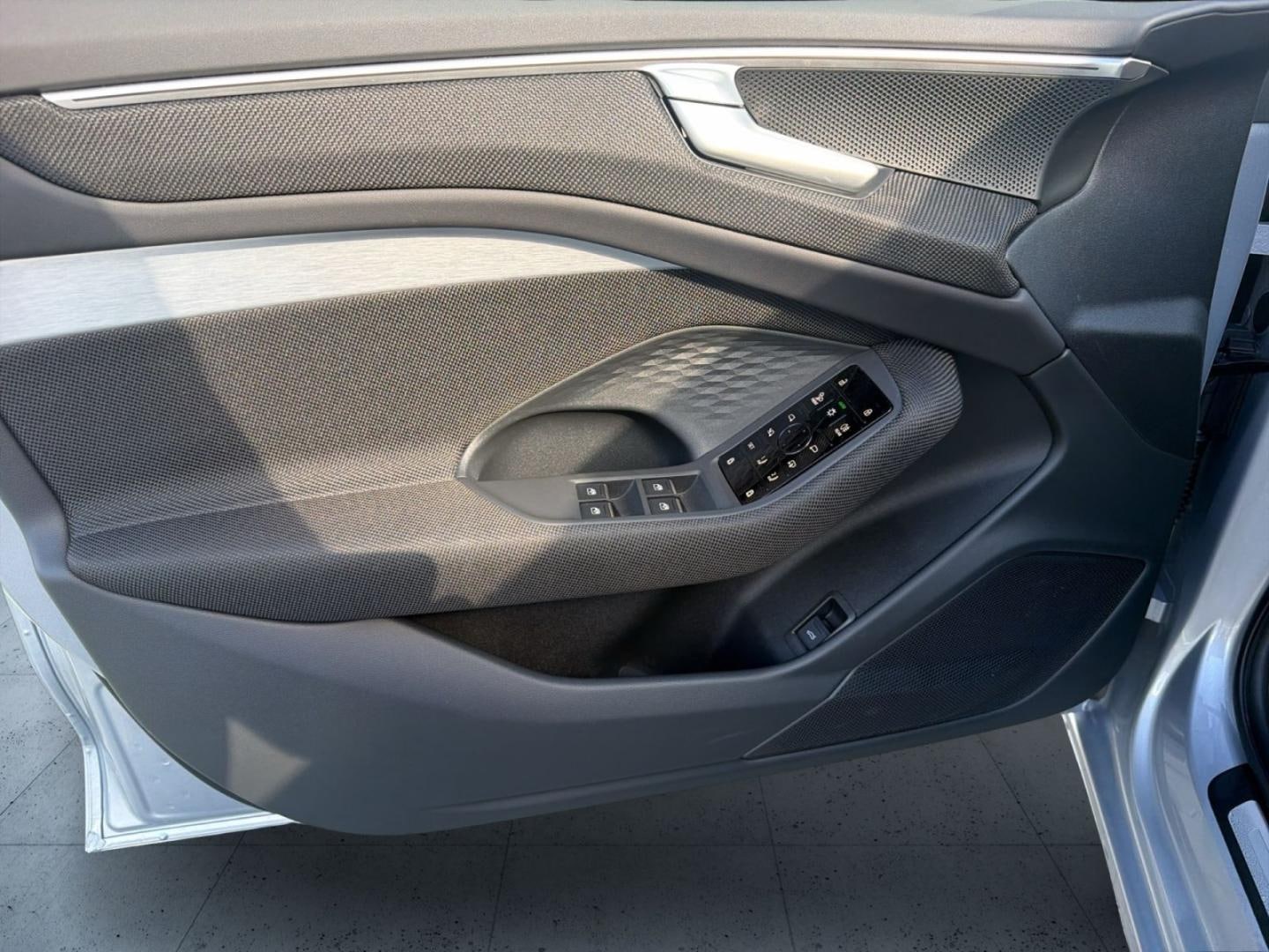 Bild über Audi A6 Avant TDI quattro 150 kW S tronic - für weitere Informationen kontaktieren Sie den Audi Partner