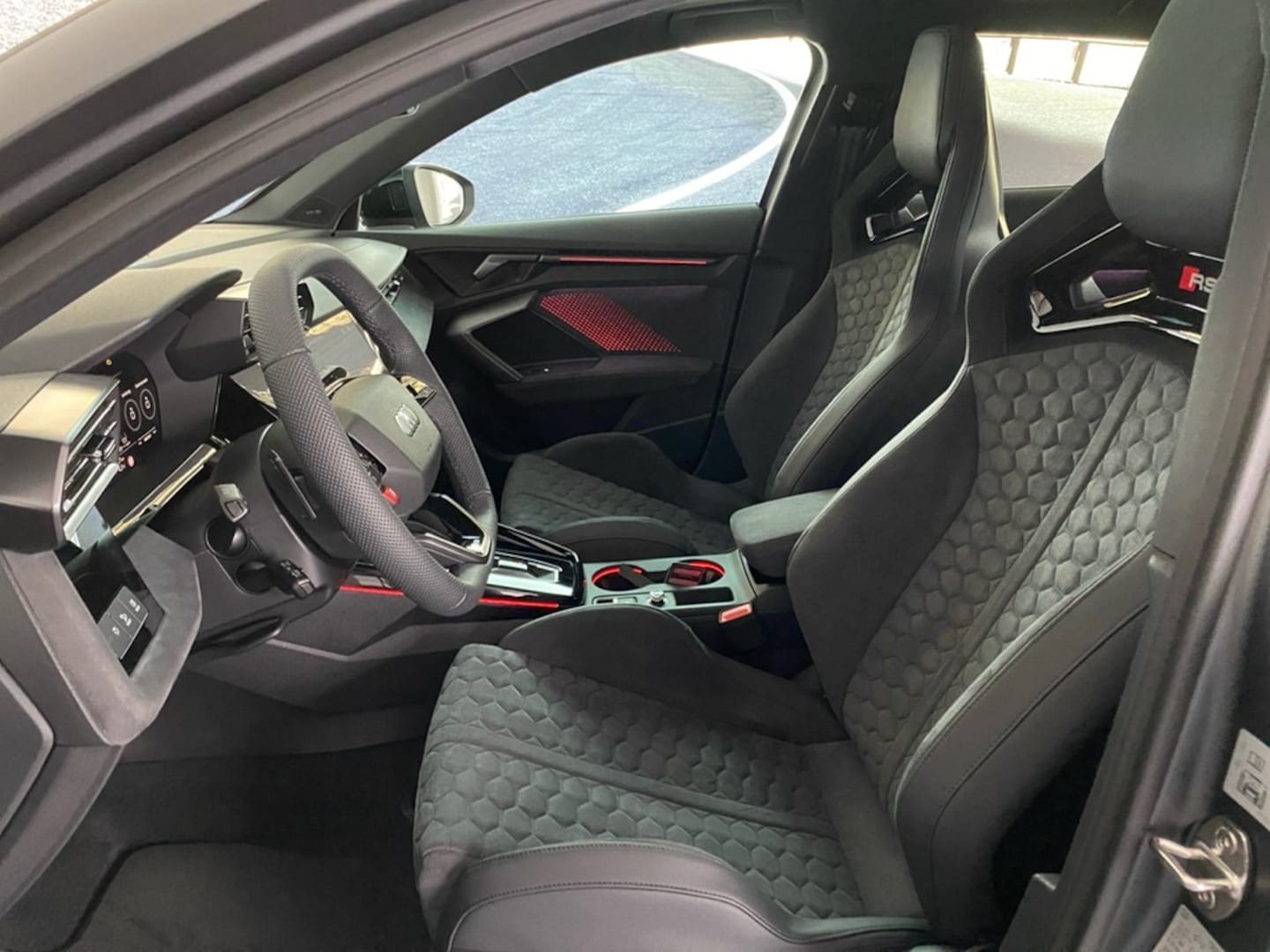 Bild über Audi RS 3 Sportback TFSI quattro 294 kW S tronic - für weitere Informationen kontaktieren Sie den Audi Partner