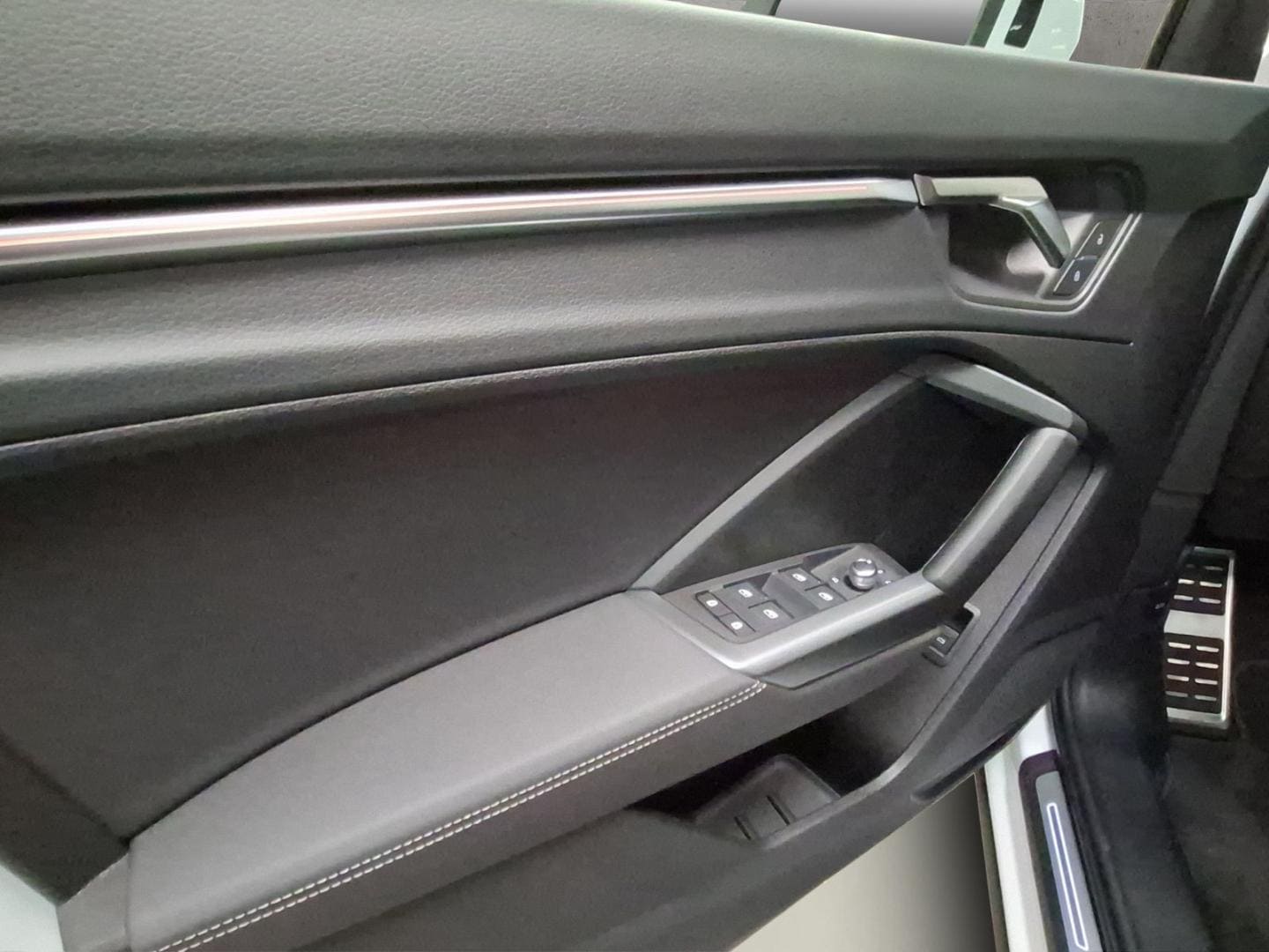 Bild über Audi Q3 S line 35 TDI S tronic - für weitere Informationen kontaktieren Sie den Audi Partner