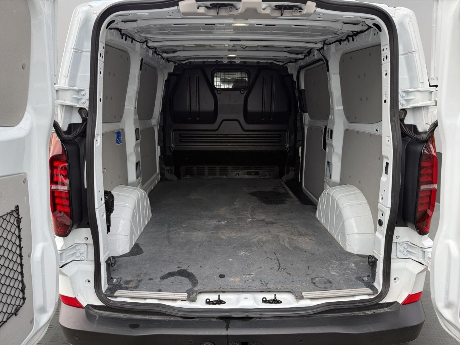 Volkswagen Transporter Kasten kurzer Radstand – Bild 16