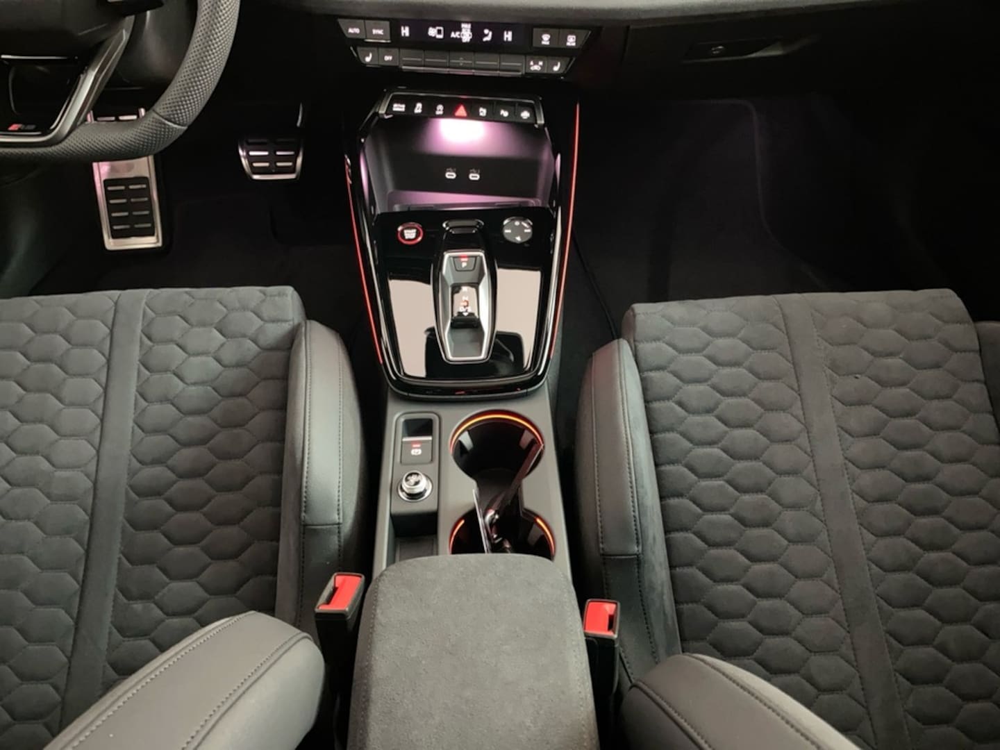 Bild über Audi RS 3 Sportback TFSI quattro 294 kW S tronic - für weitere Informationen kontaktieren Sie den Audi Partner