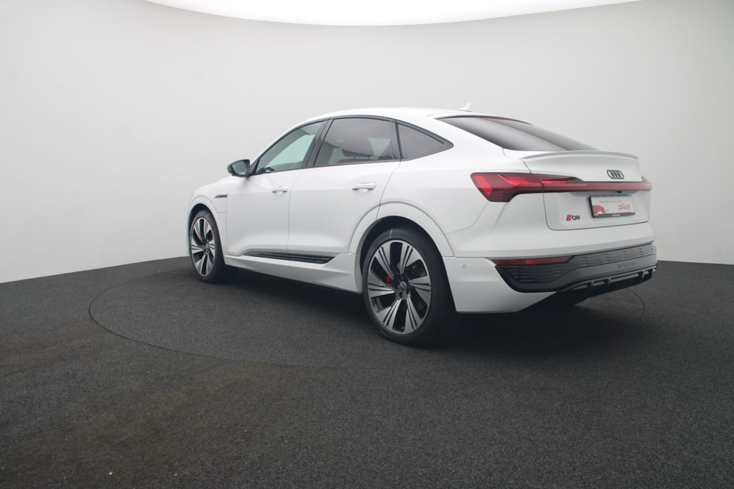 Bild über Audi Q8 Sportback e-tron S line 55 e-tron quattro - für weitere Informationen kontaktieren Sie den Audi Partner
