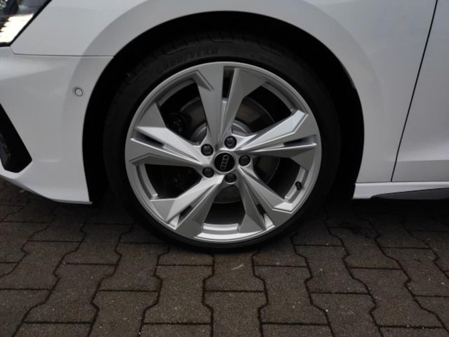 Bild über Audi S3 Limousine TFSI quattro S tronic - für weitere Informationen kontaktieren Sie den Audi Partner