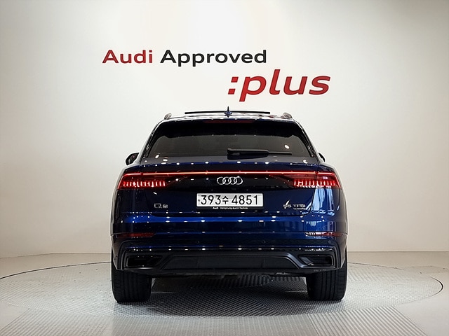 Audi Q8 55 TFSI quattro Premium 250 340 kW hp tiptronic 5