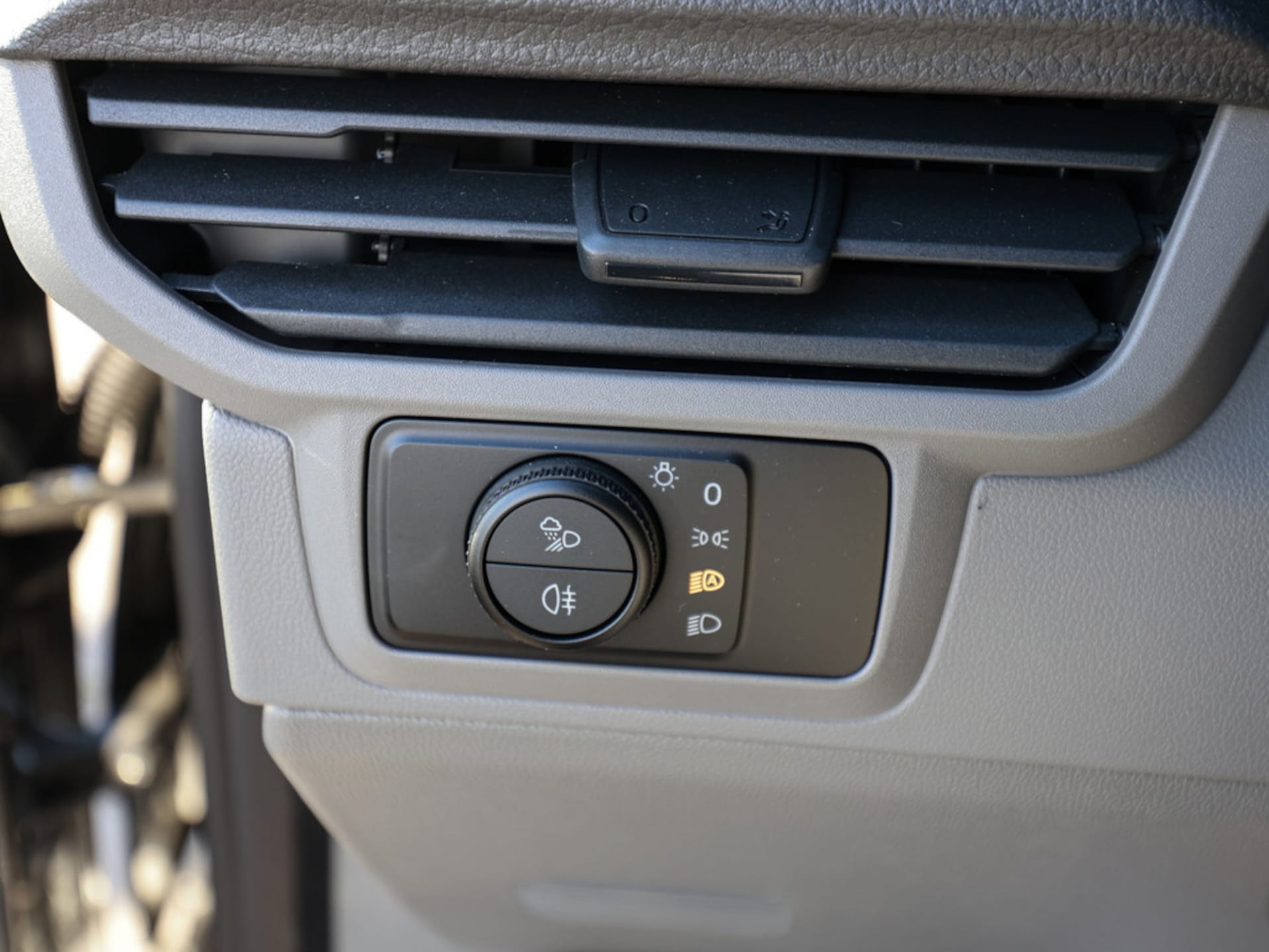 Volkswagen Caravelle langer Radstand Basis-Modell