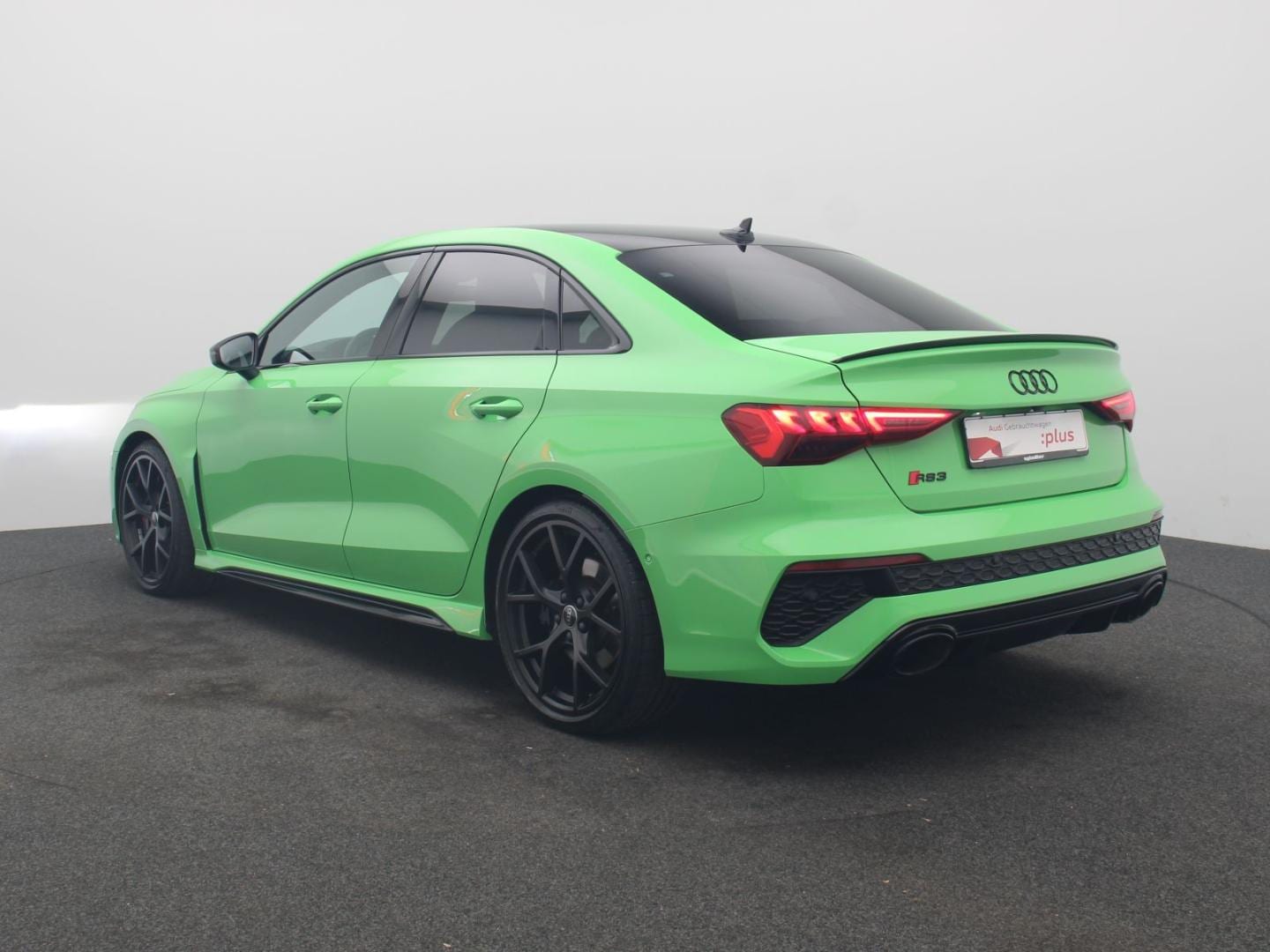 Bild über Audi RS 3 Limousine TFSI quattro S tronic - für weitere Informationen kontaktieren Sie den Audi Partner