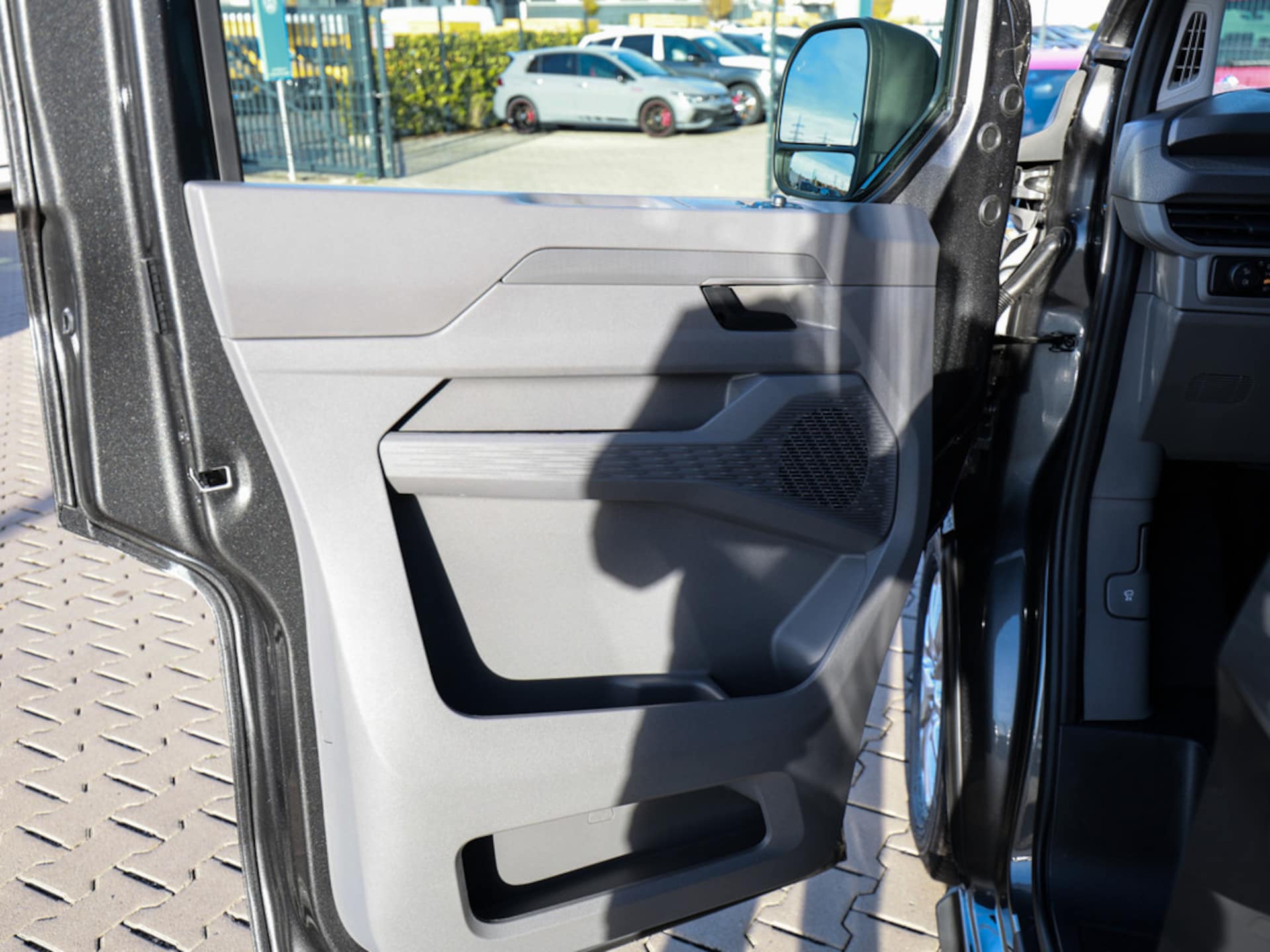 Volkswagen Caravelle langer Radstand Basis-Modell