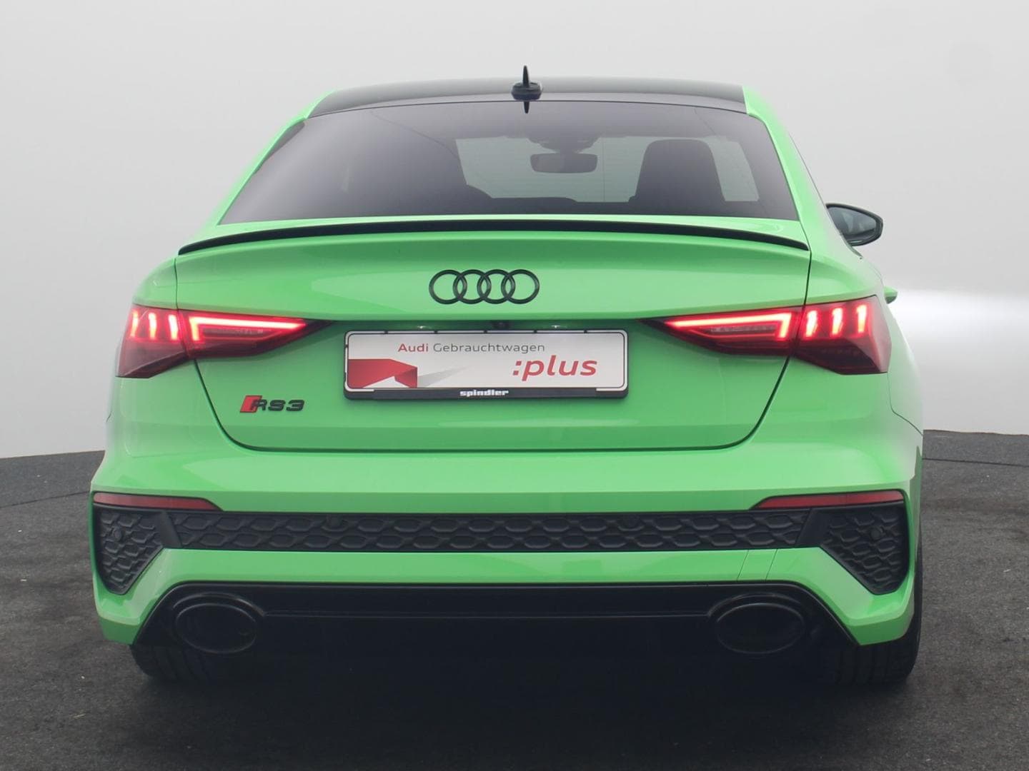 Bild über Audi RS 3 Limousine TFSI quattro S tronic - für weitere Informationen kontaktieren Sie den Audi Partner