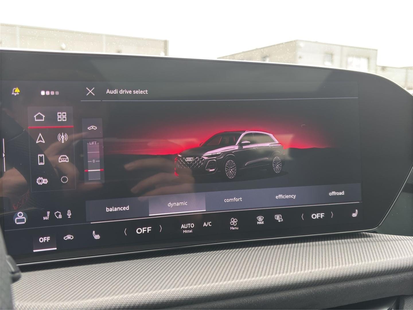 Bild über Audi SQ5 SUV edition one mit Akzenten mythosschwarz TFSI 270 kW S tronic - für weitere Informationen kontaktieren Sie den Audi Partner