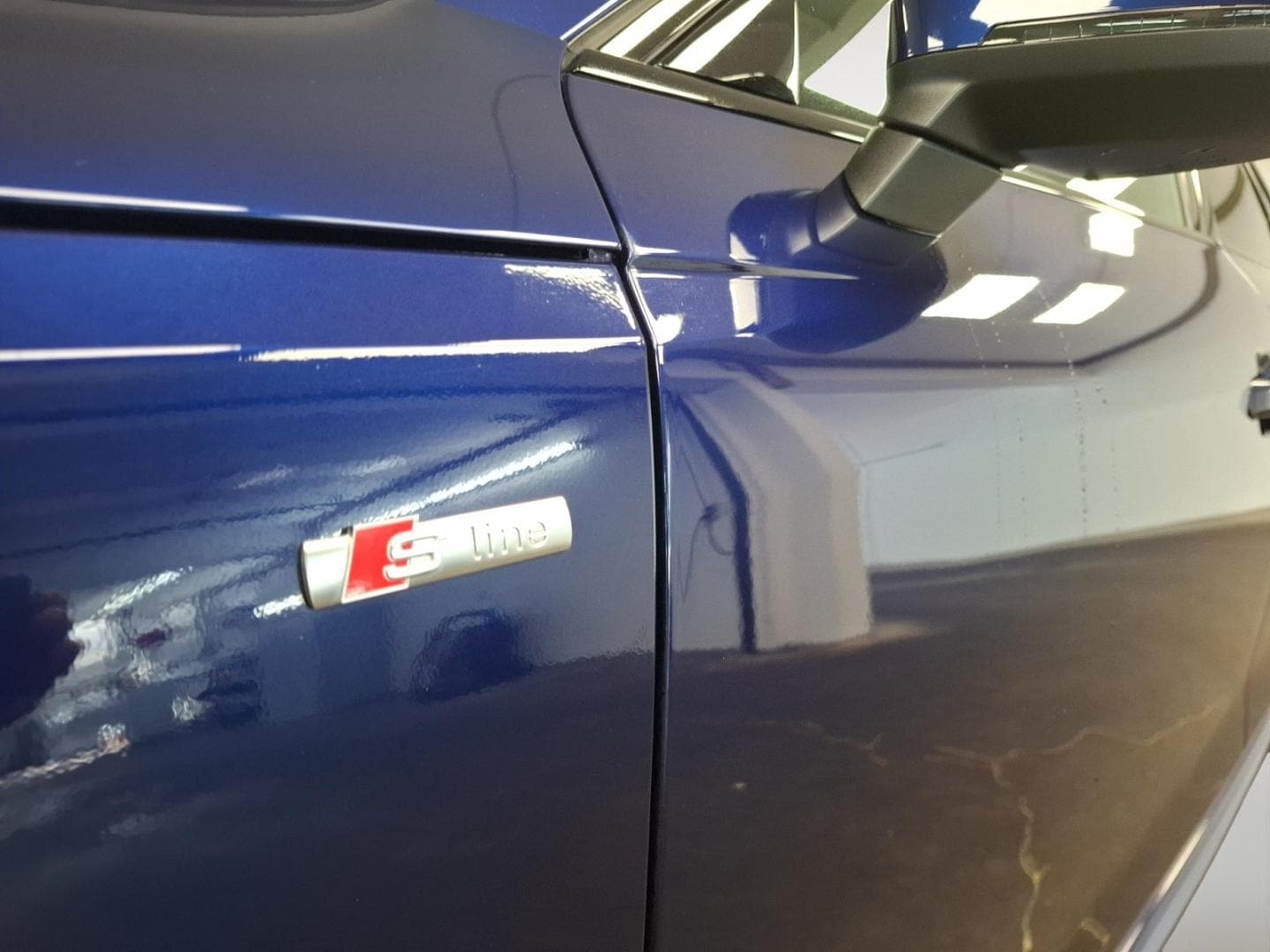 Bild über Audi A4 Avant S line 40 TFSI S tronic - für weitere Informationen kontaktieren Sie den Audi Partner