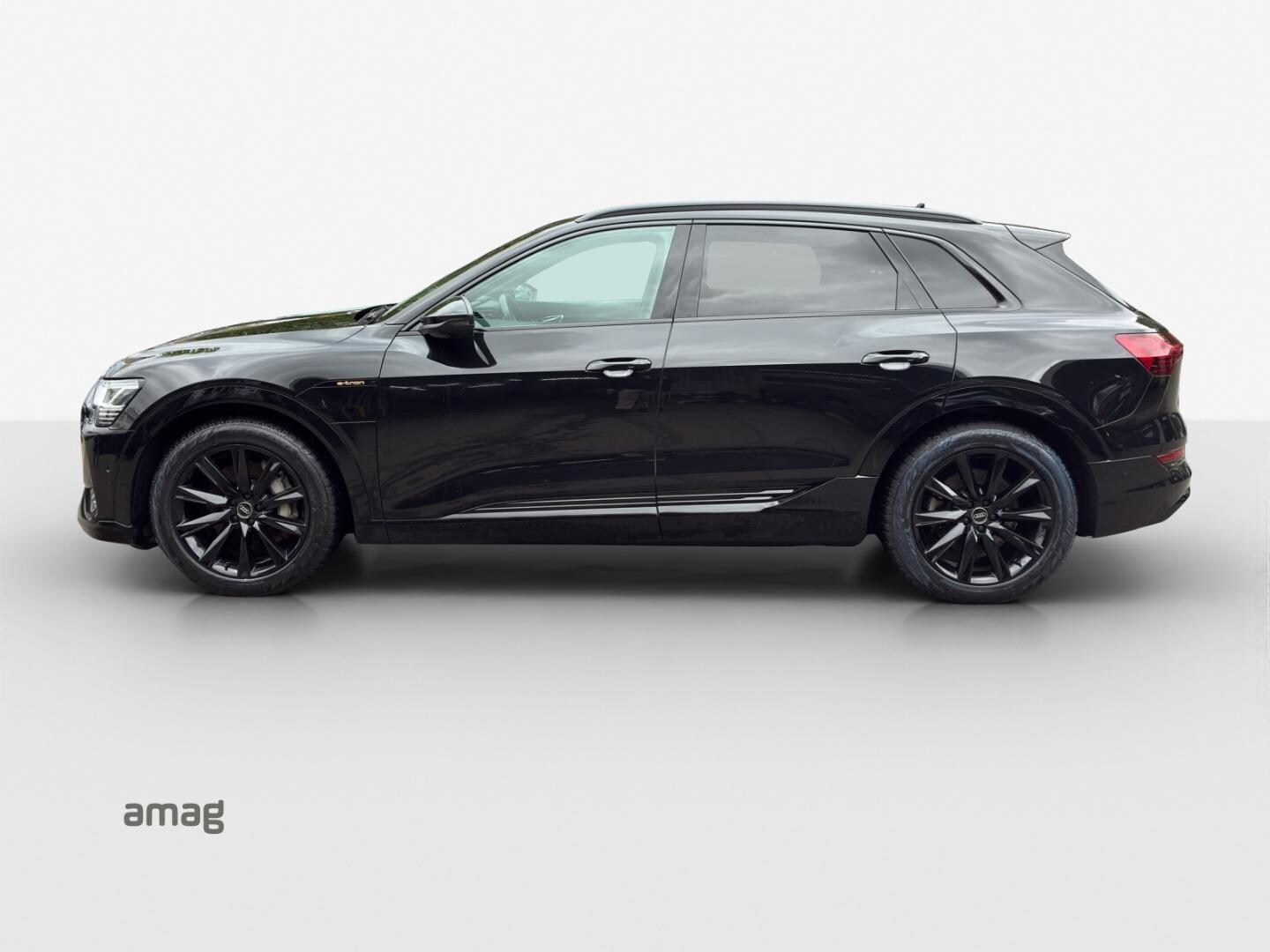 Bild über Audi e-tron Black Edition S line 55 quattro 300,00 kW - for more details contact your dealer