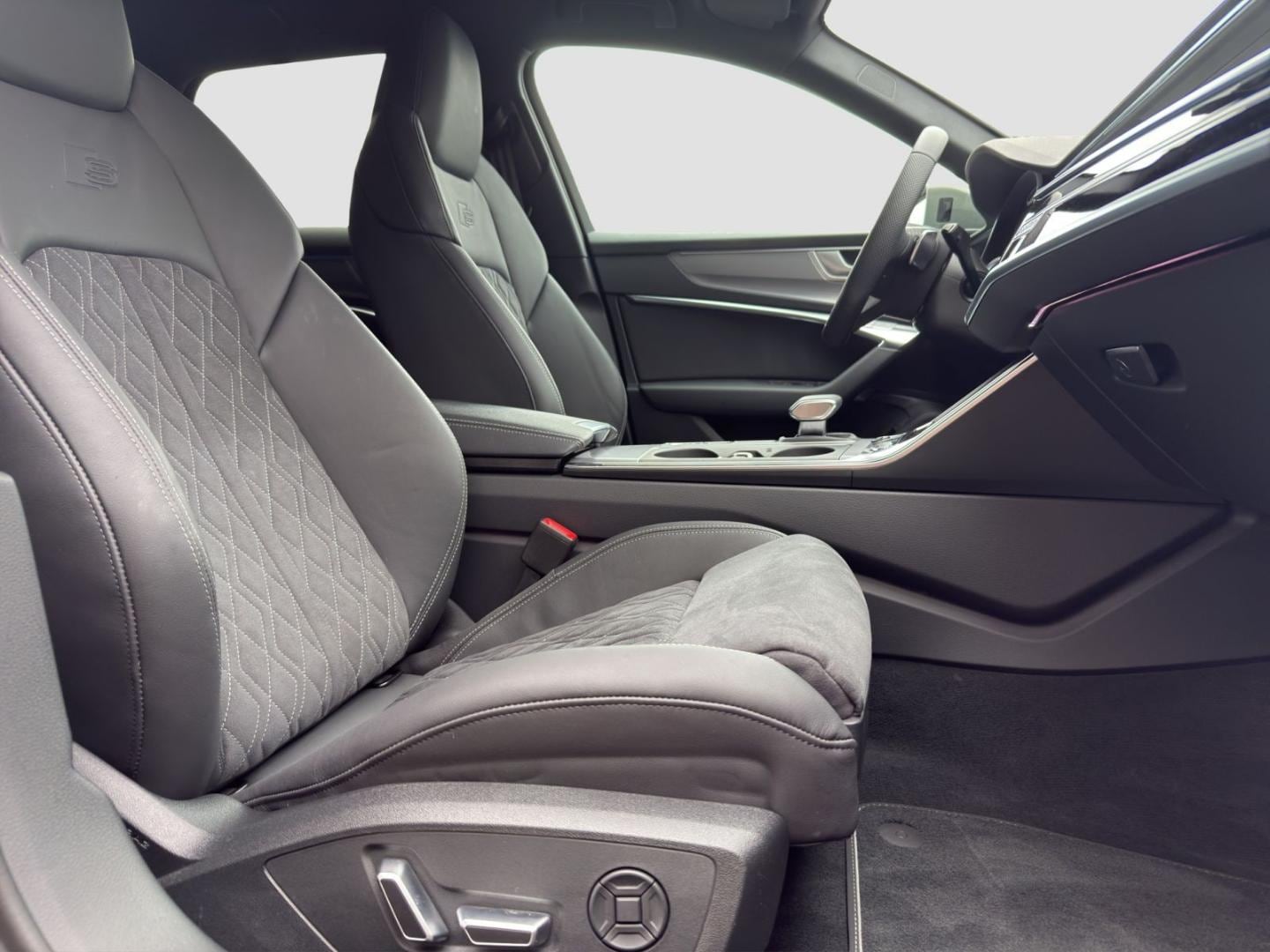 Bild über Audi S6 Avant TDI quattro tiptronic - für weitere Informationen kontaktieren Sie den Audi Partner