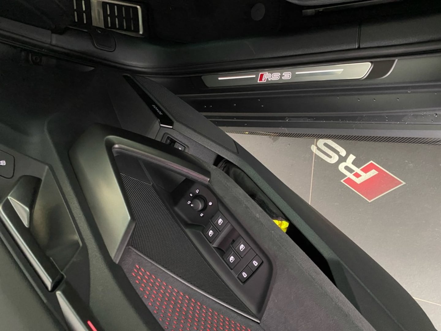 Bild über Audi RS 3 Sportback TFSI quattro 294 kW S tronic - für weitere Informationen kontaktieren Sie den Audi Partner