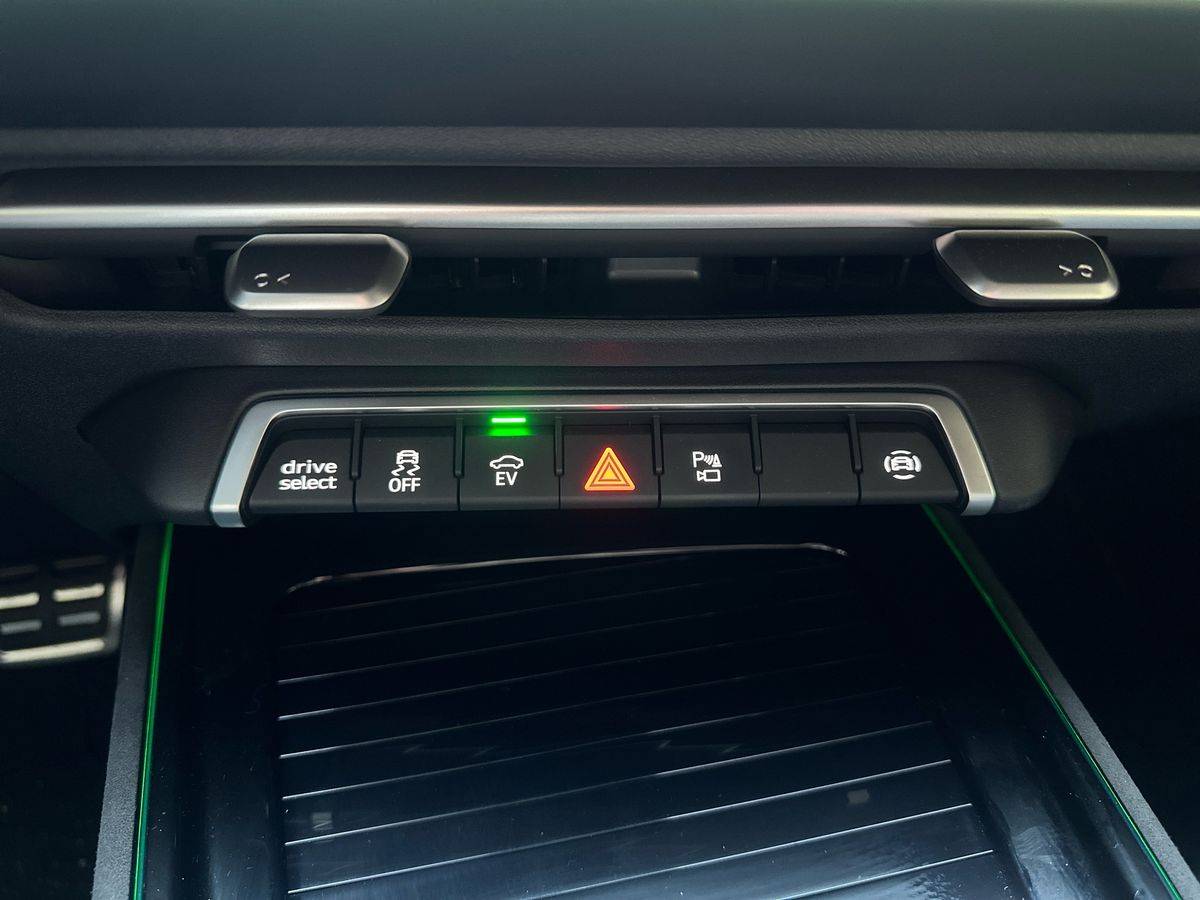 Image about Audi Q3 Sportback e-hybrid Design e-hybrid 272 ch S tronic