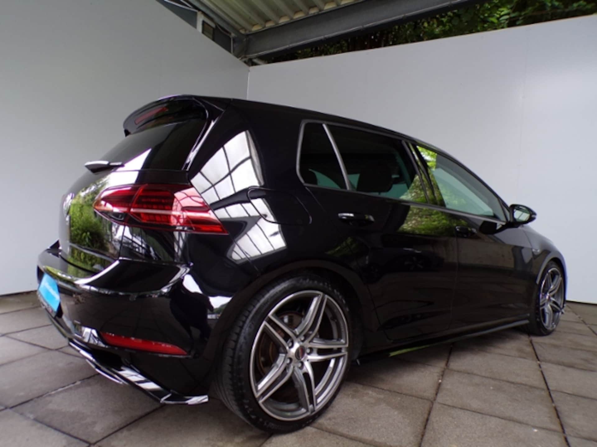 Volkswagen Golf R-Line
