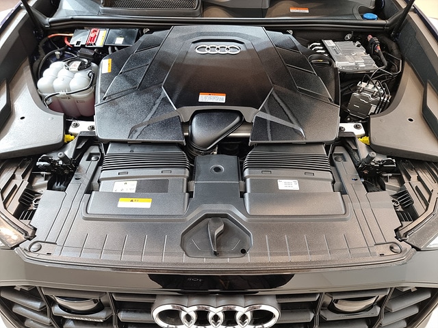 Audi Q8 55 TFSI quattro Premium 250 340 kW hp tiptronic 7