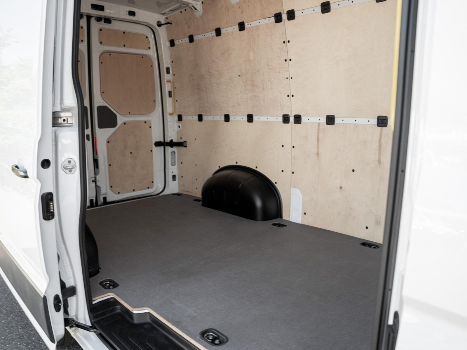 Volkswagen Crafter Kasten mittlerer Radstand – Bild 25