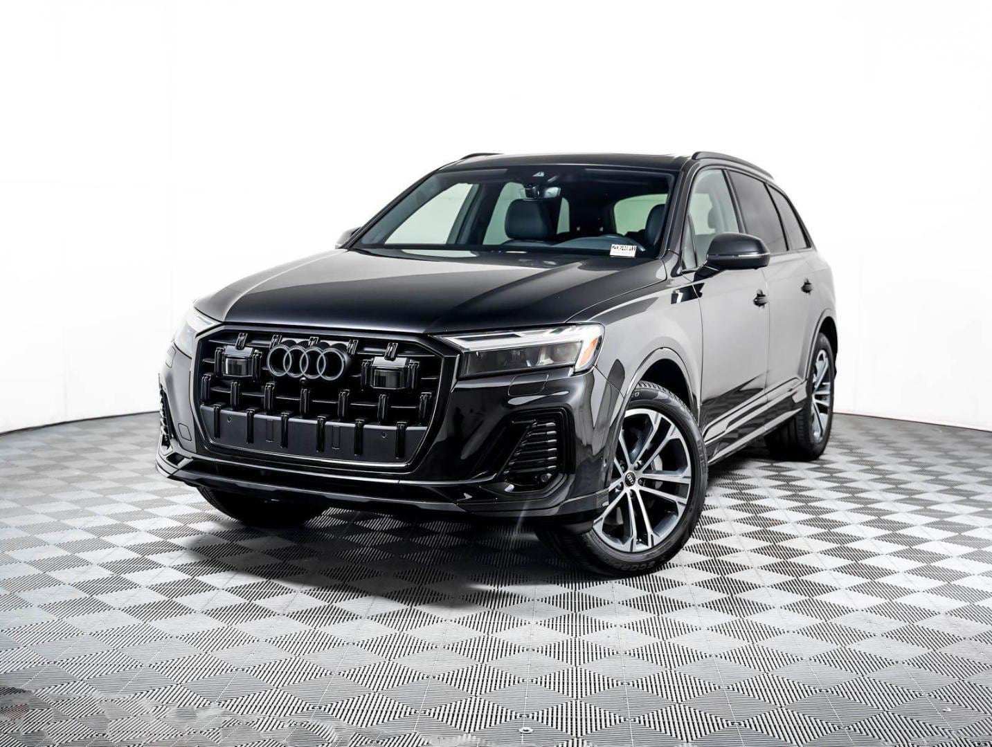 2025 Audi Q7 45 Premium Plus quattro Tiptronic's photo