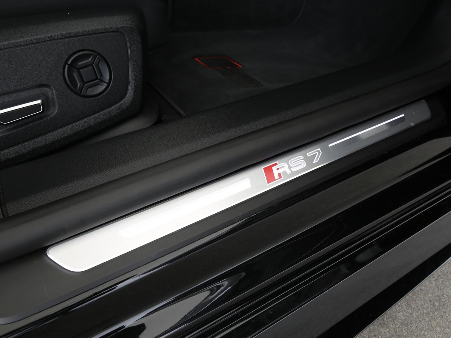 Bild über Audi RS 7 Sportback TFSI quattro tiptronic - für weitere Informationen kontaktieren Sie den Audi Partner