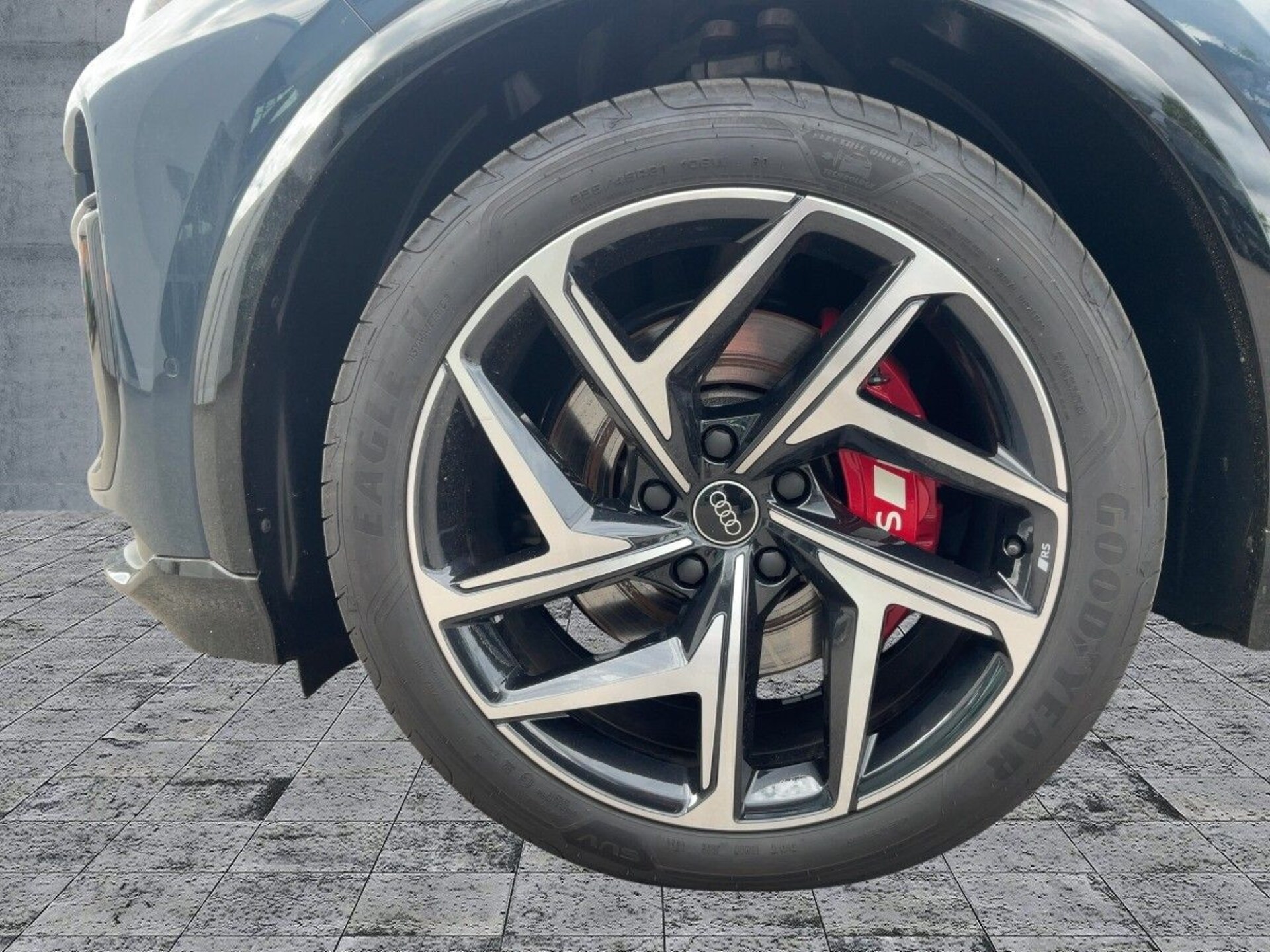 Audi SQ6 SUV e-tron