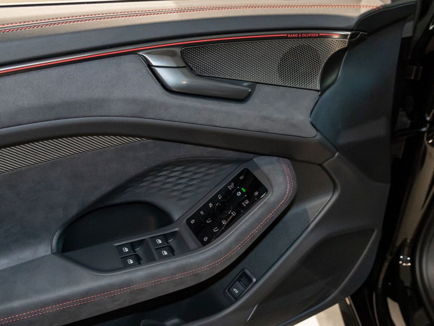 Bild über Audi A6 Avant TFSI quattro 270 kW S tronic - für weitere Informationen kontaktieren Sie den Audi Partner
