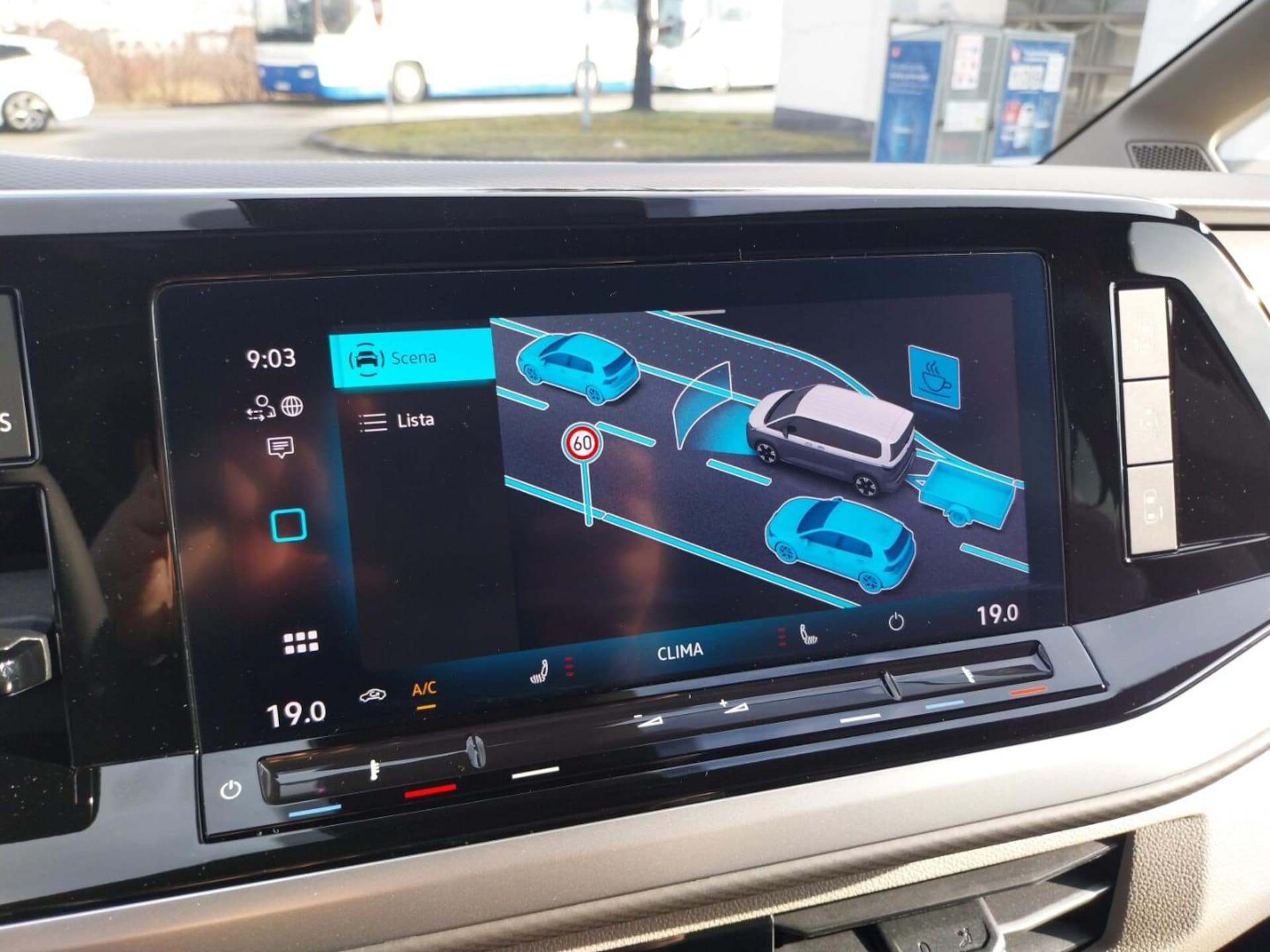 Volkswagen Multivan długi rozstaw osi Life