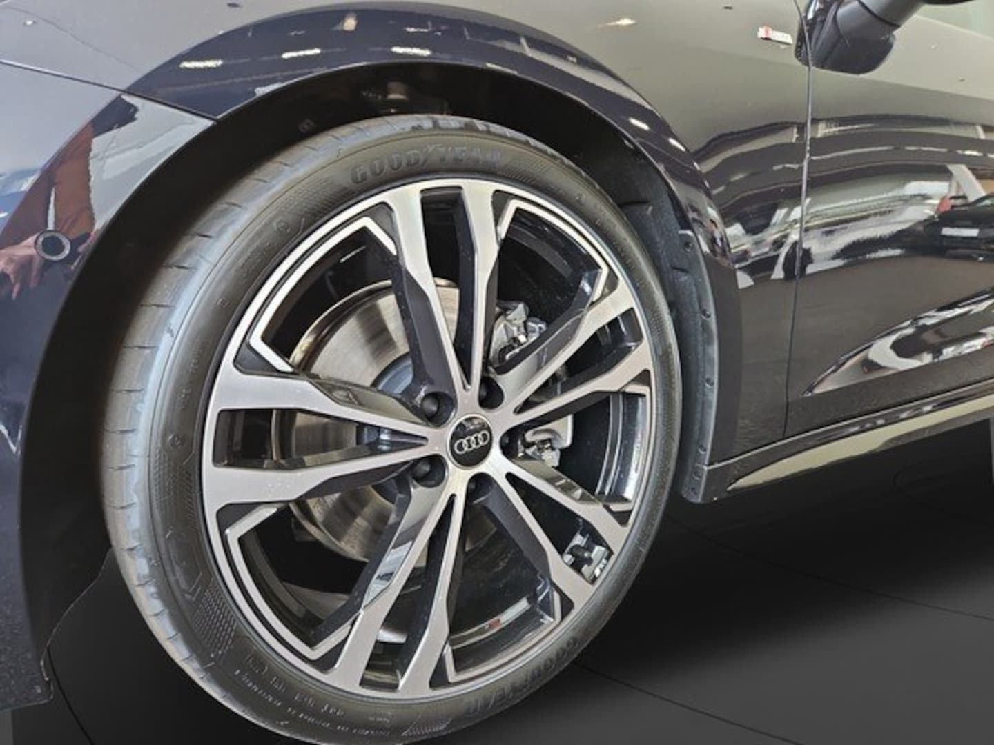 Bild über Audi A5 Avant TDI quattro 150 kW S tronic - für weitere Informationen kontaktieren Sie den Audi Partner