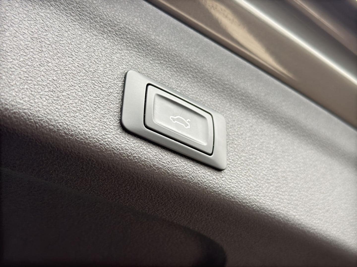 Bild über Audi S6 Avant TDI quattro tiptronic - für weitere Informationen kontaktieren Sie den Audi Partner