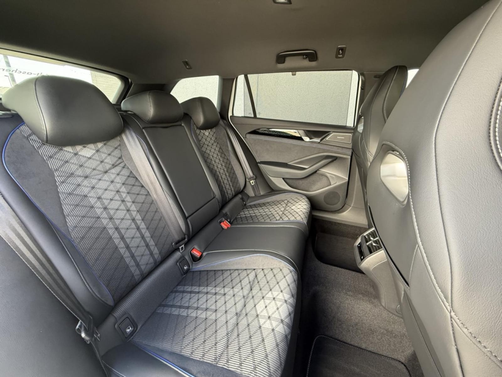Volkswagen Passat – Bild 14