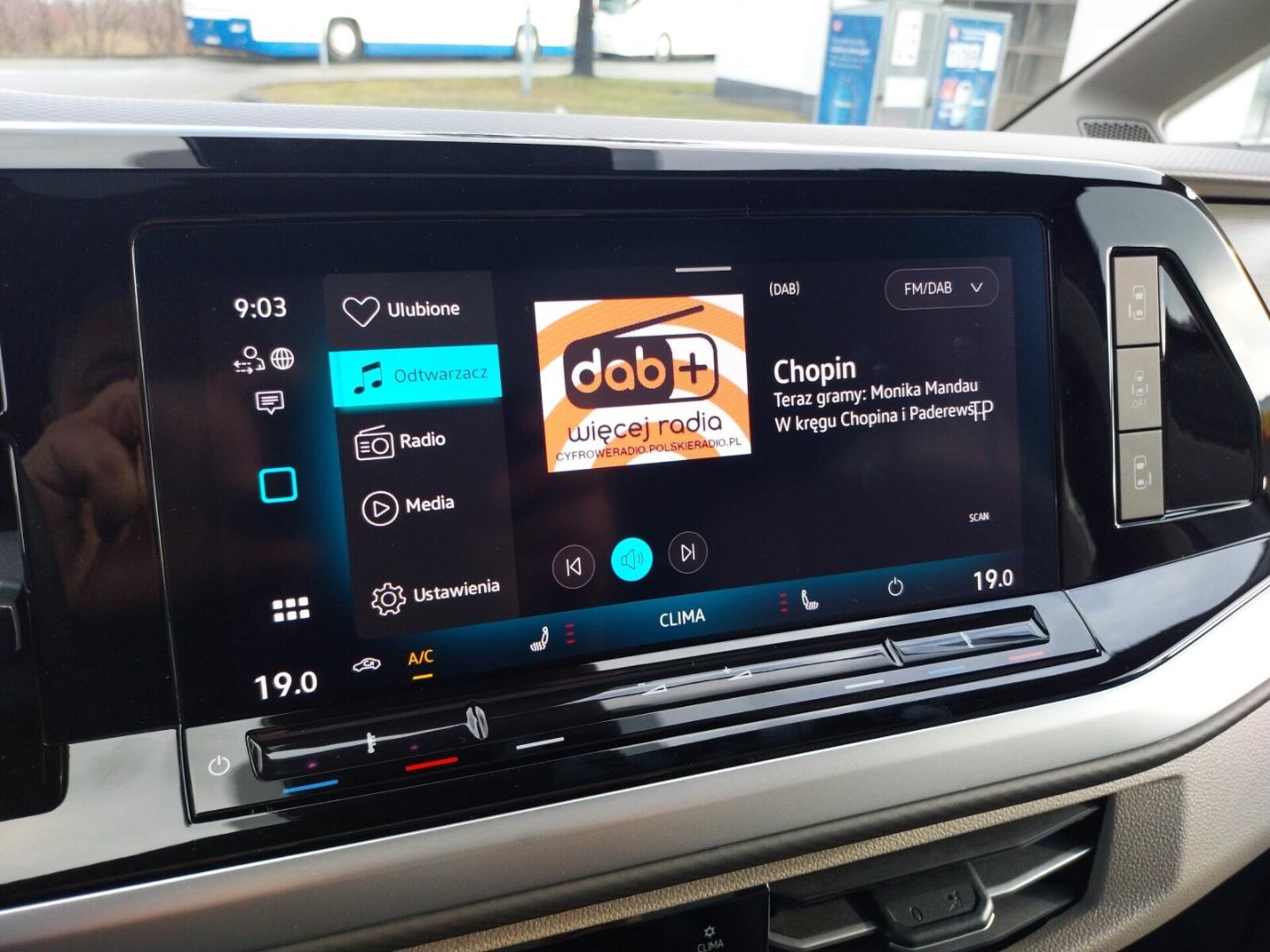 Volkswagen Multivan długi rozstaw osi Life