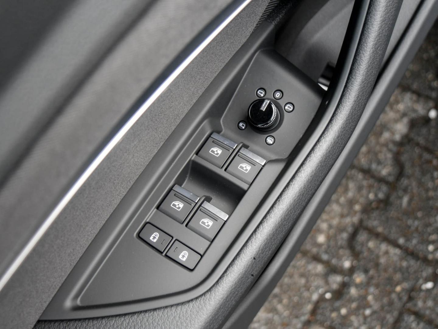 Image about Audi Q8 e-tron S line 50 e-tron quattro