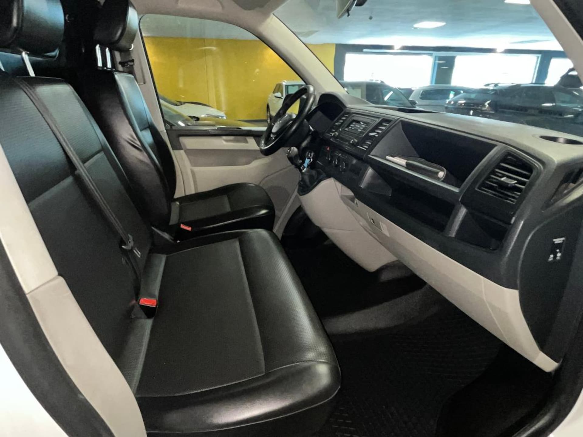 Volkswagen T6 Transporter Kasten kurzer Radstand