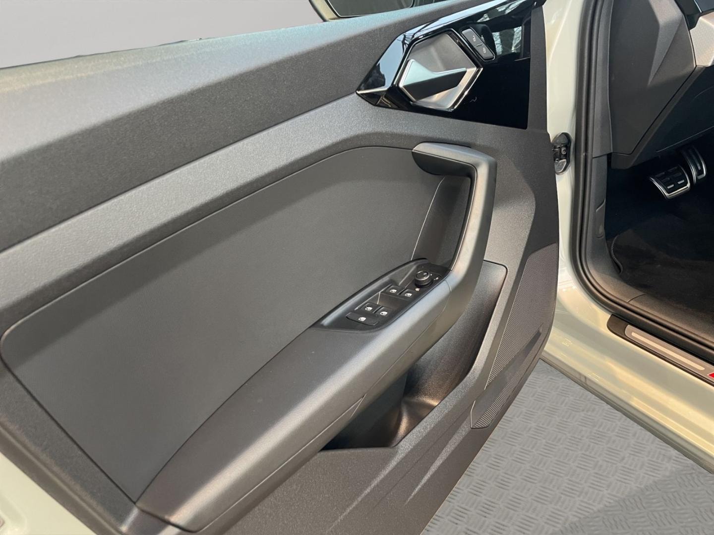 Bild über Audi A1 Sportback 25 TFSI S tronic - für weitere Informationen kontaktieren Sie den Audi Partner
