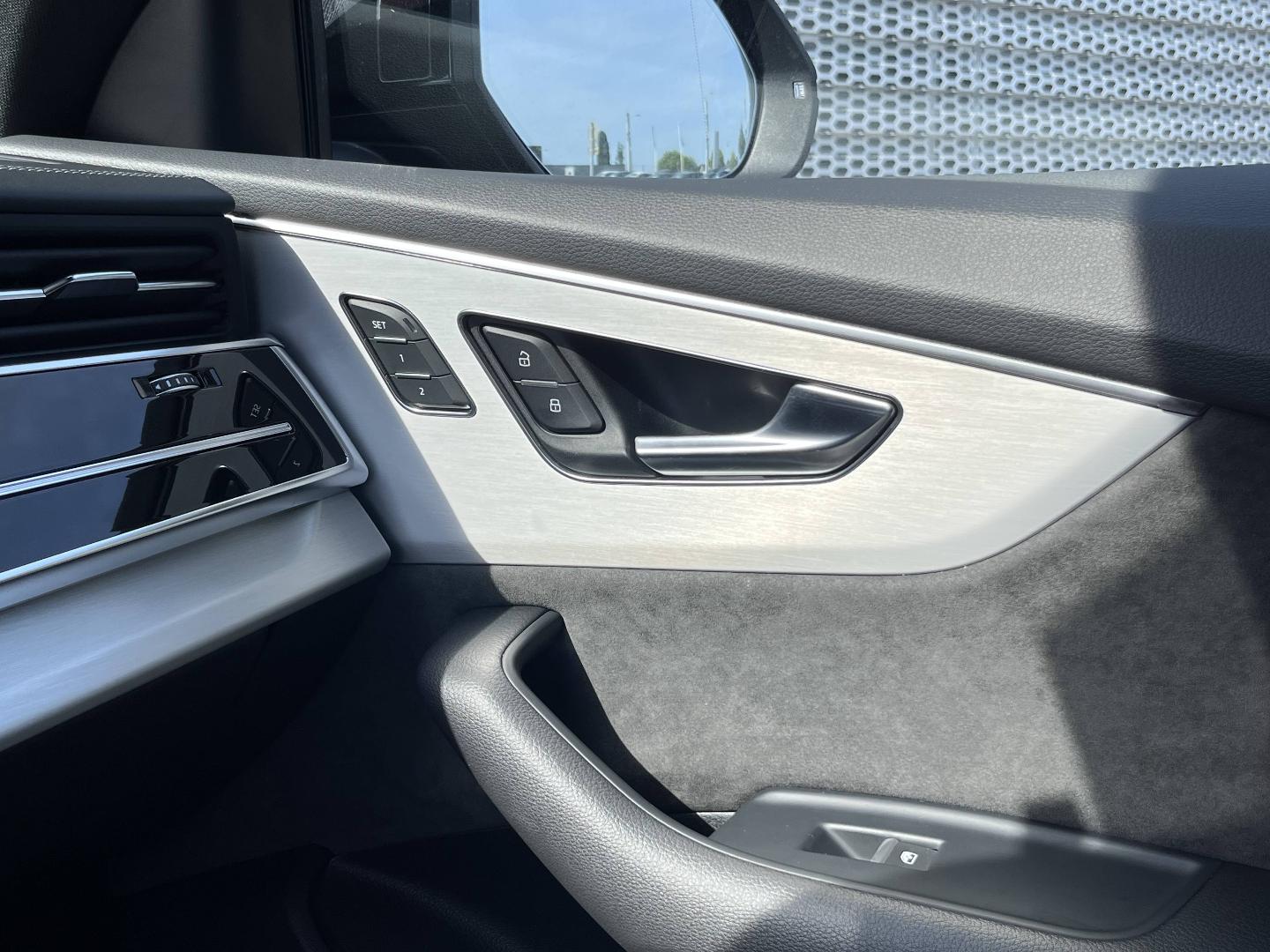 Image about Audi Q8 TFSI e Competition 60 TFSI e quattro 340 kW (462 ch) tiptronic