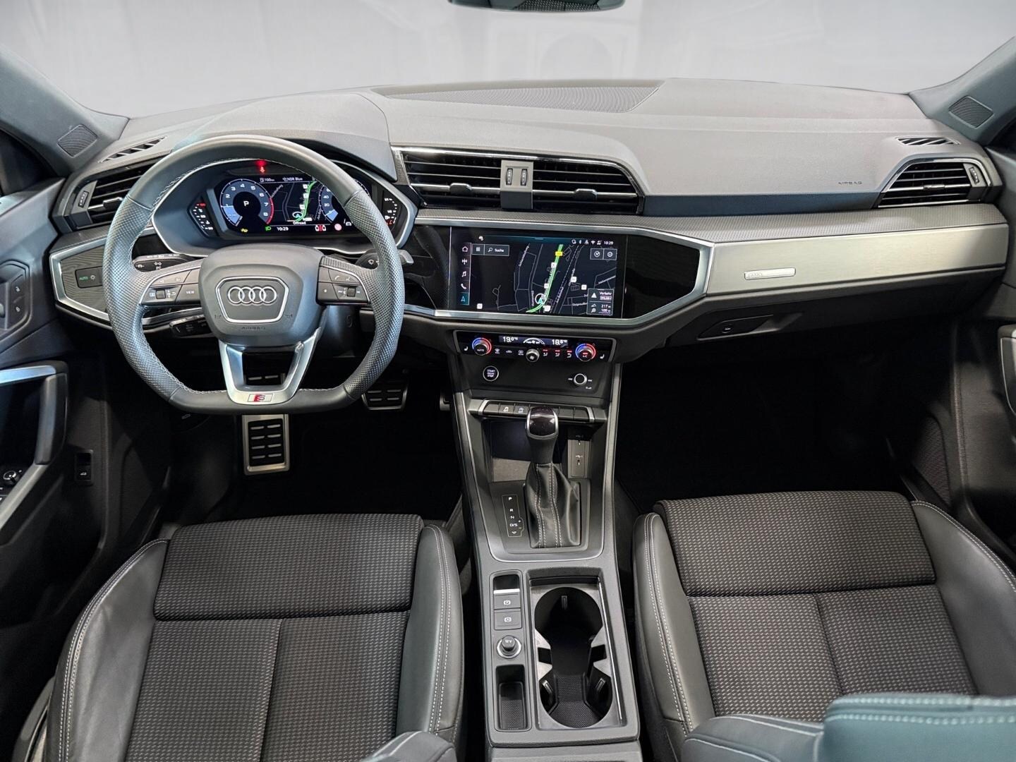 Bild über Audi Q3 S line 35 TFSI S tronic - für weitere Informationen kontaktieren Sie den Audi Partner