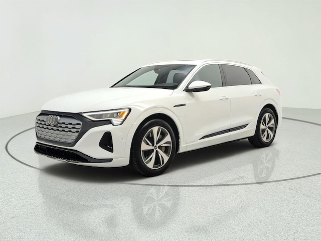 Photo of 2024 Audi Q8 e-tron