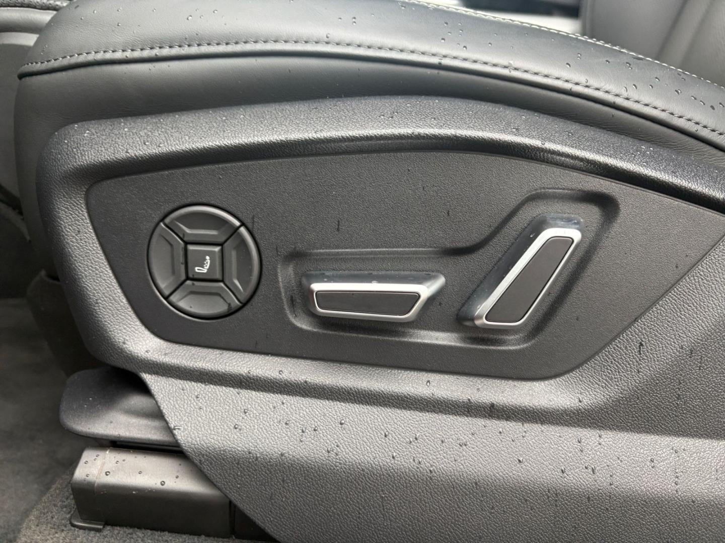 Bild über Audi Q7 SUV S line 55 TFSI quattro tiptronic - für weitere Informationen kontaktieren Sie den Audi Partner
